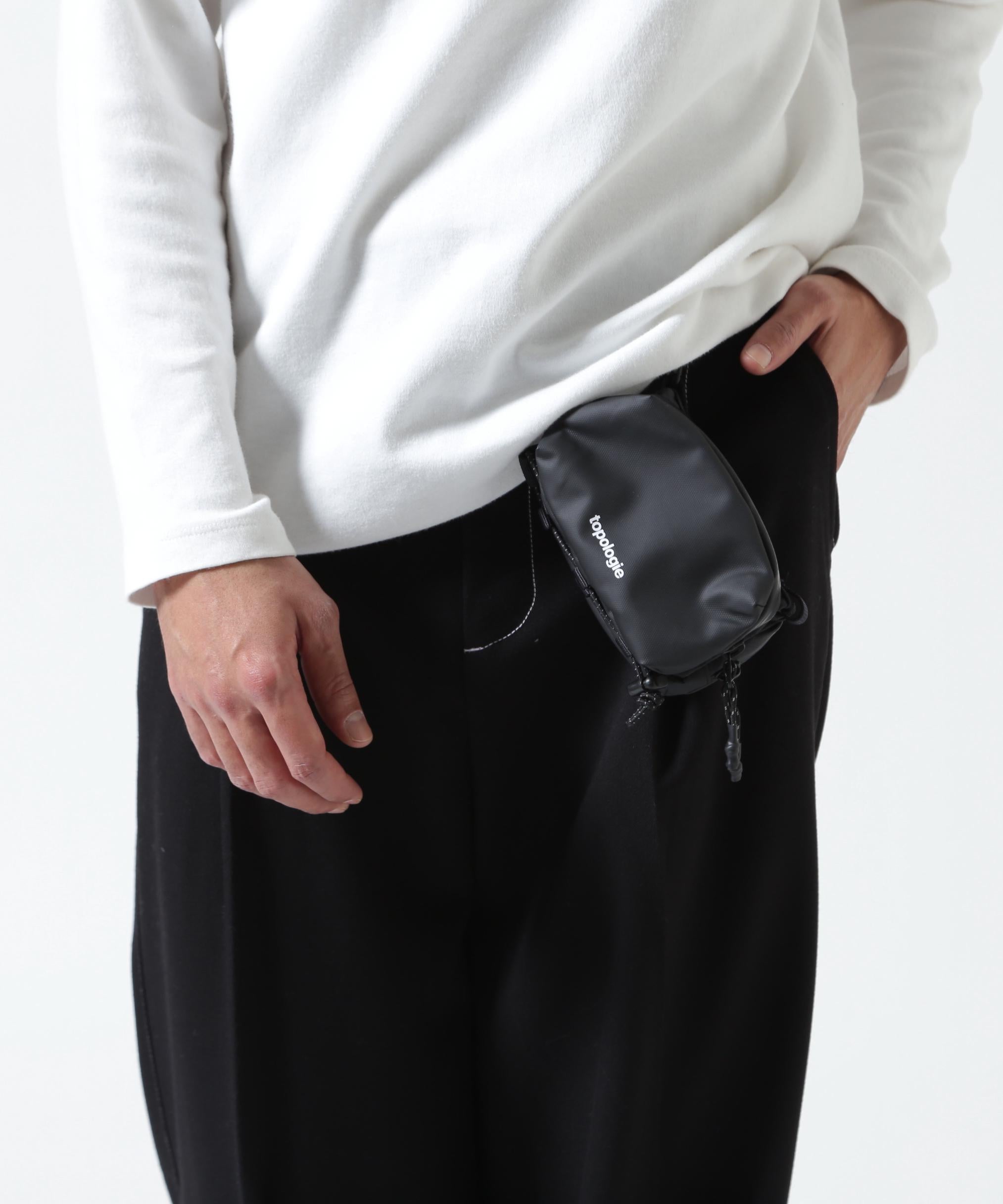 topologie ボディバッグ 黒 Topology Mini Bottle Sacoche