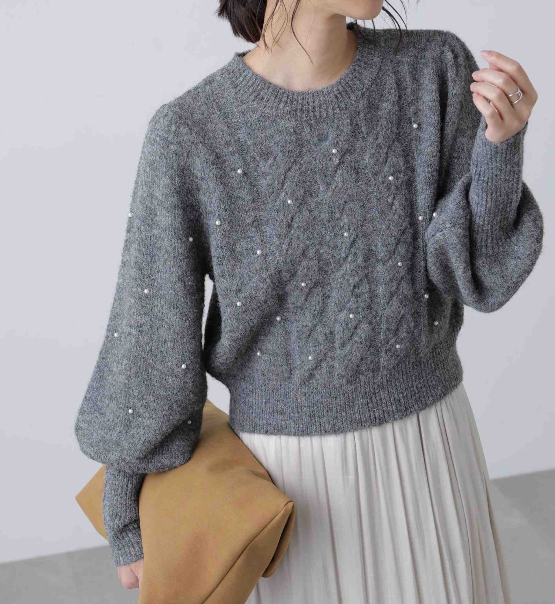 パール付きケーブルショート丈ニット グレー