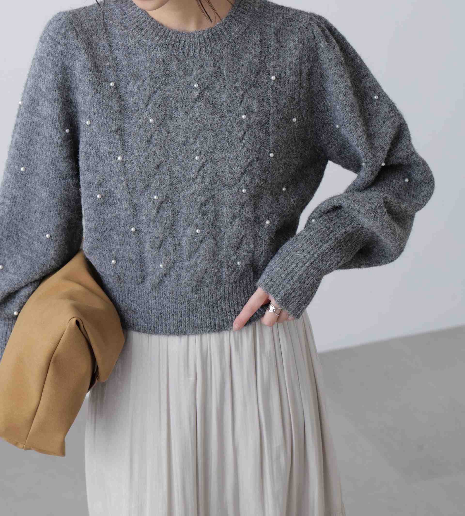 パール付きケーブルショート丈ニット グレー