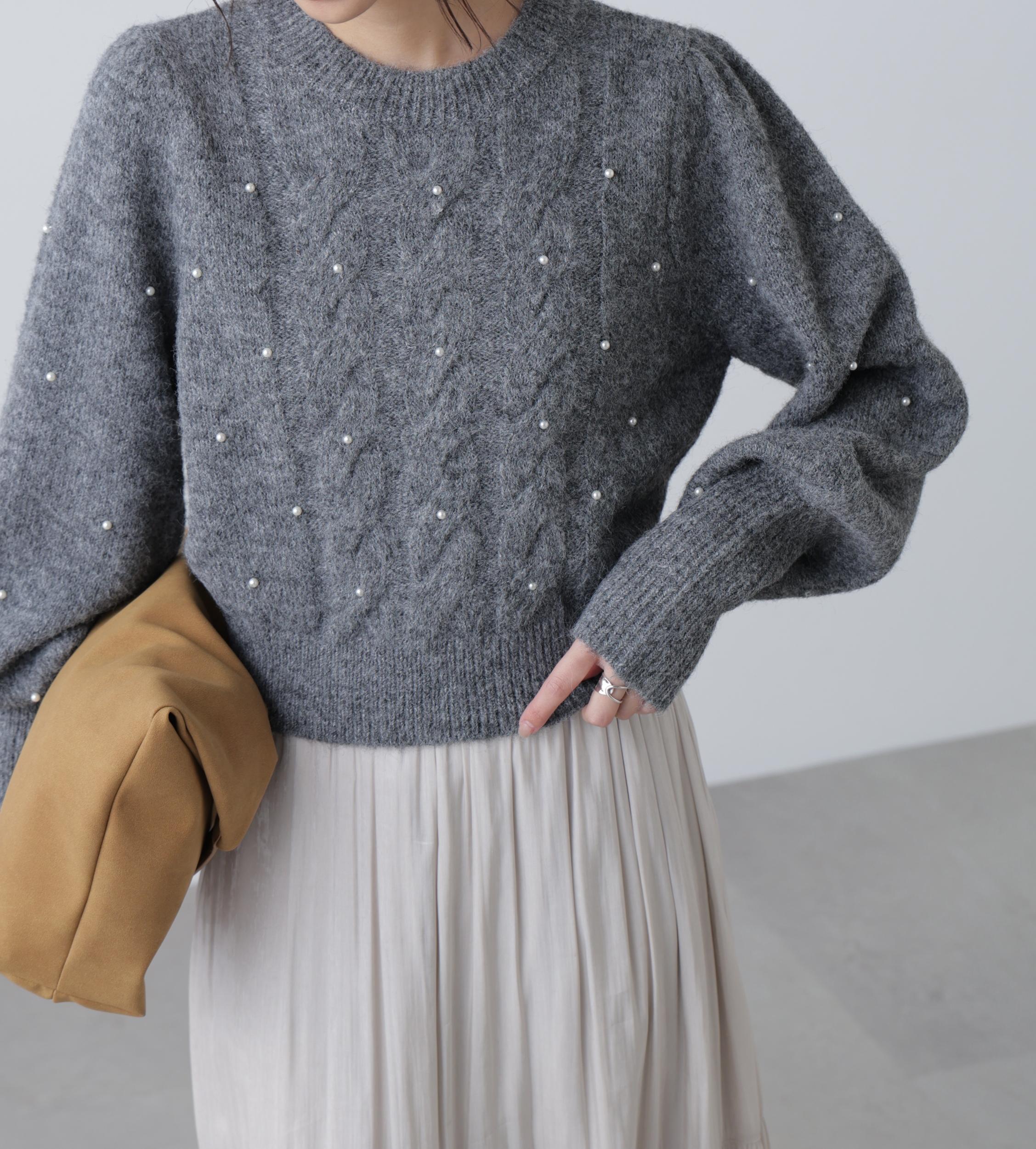 パール付きケーブルショート丈ニット グレー