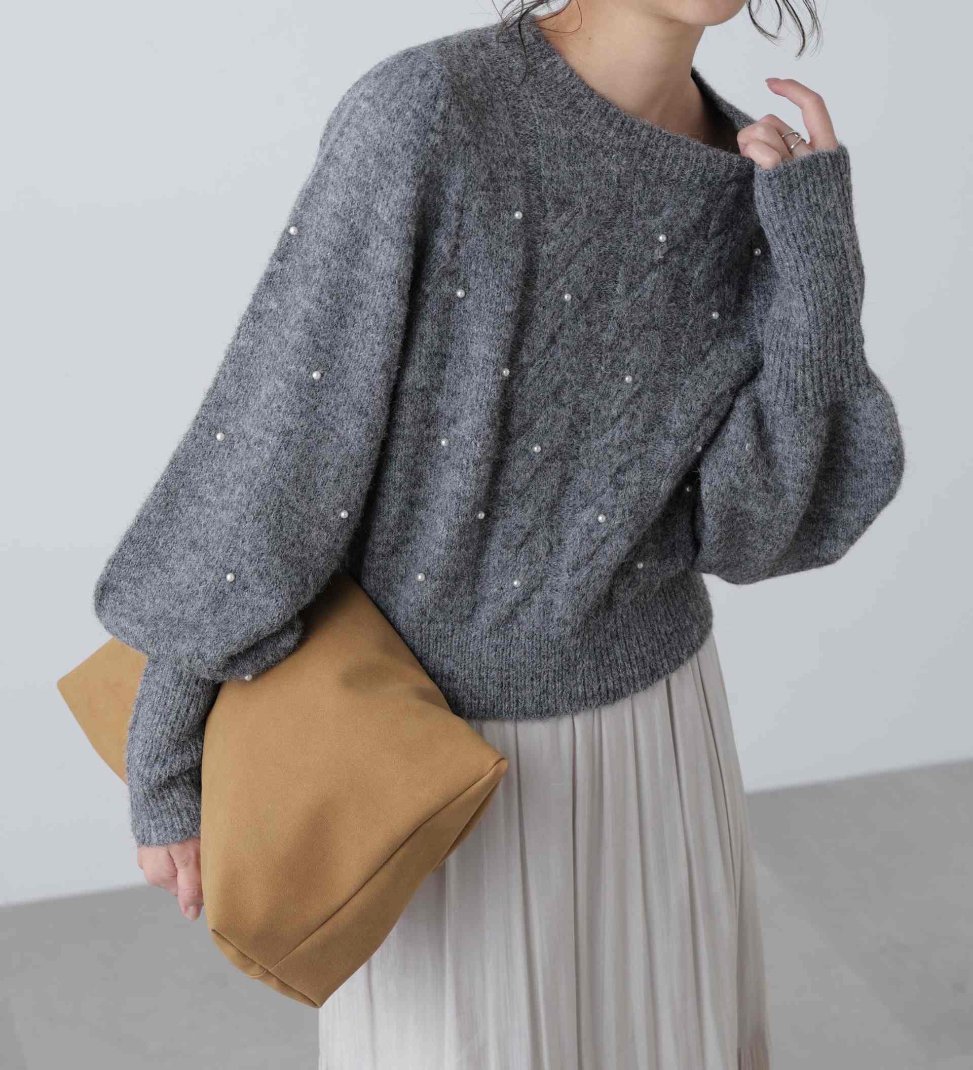 パール付きケーブルショート丈ニット グレー