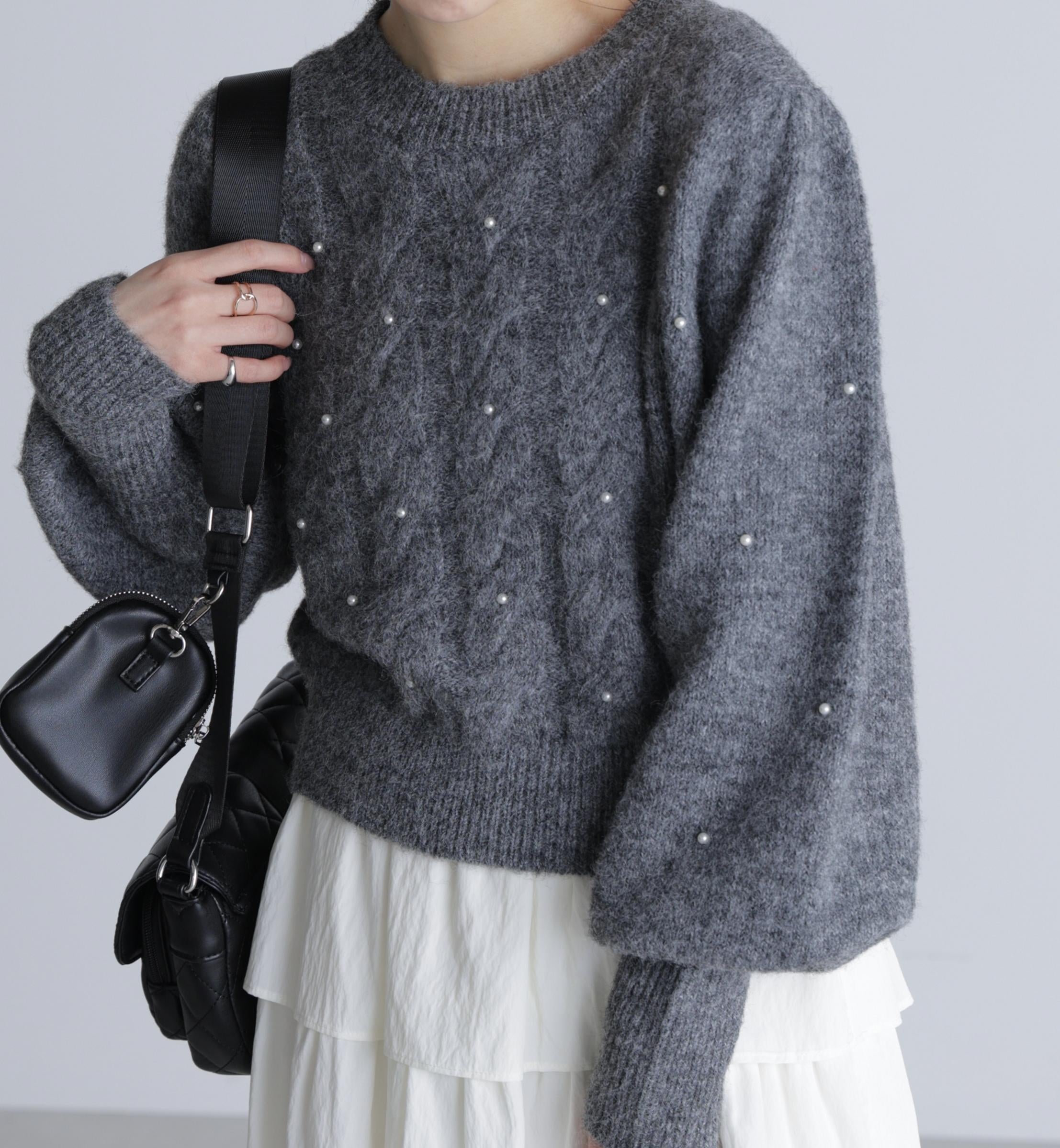 パール付きケーブルショート丈ニット グレー