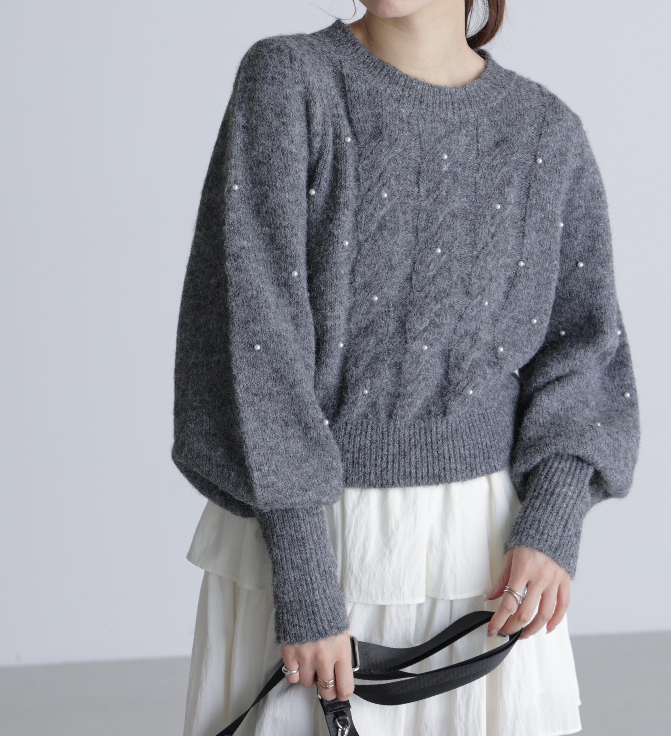パール付きケーブルショート丈ニット グレー