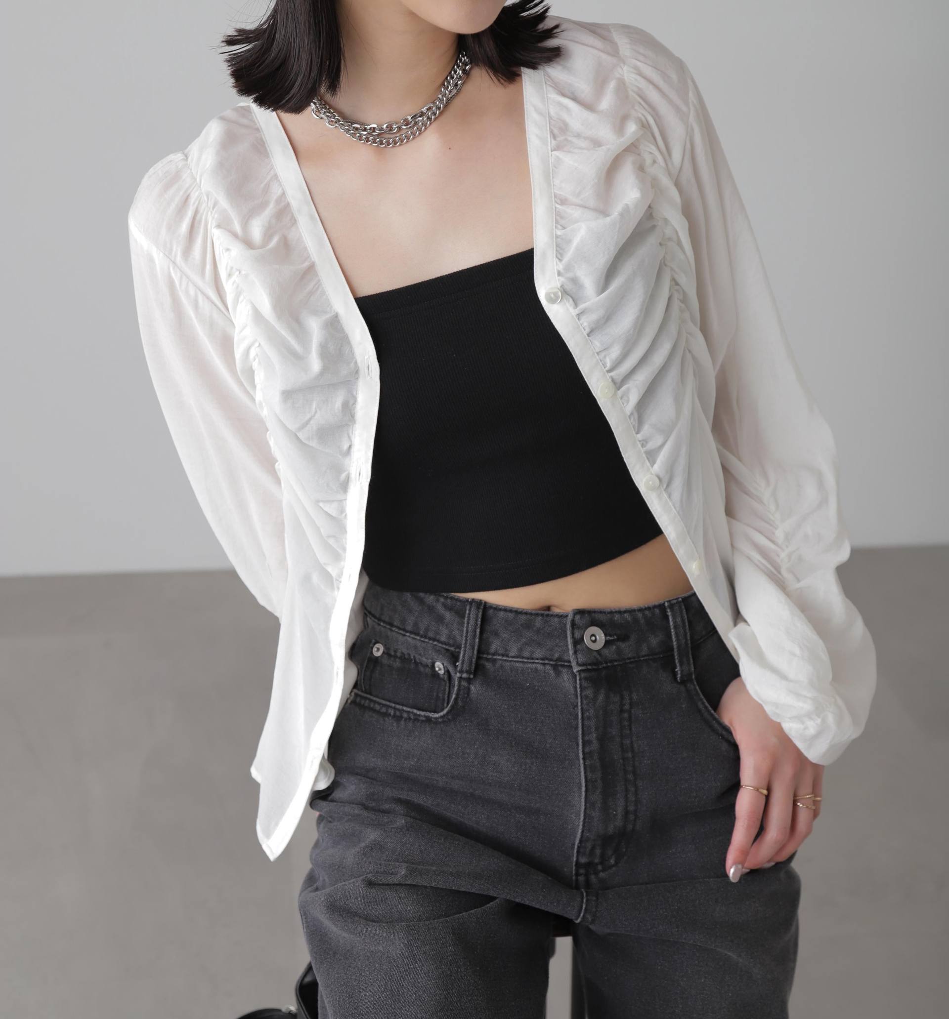 aiko様front button shirring cuffs blouse LET'S CHANGE IT UP DENIM BLOUSE – AKIRA
