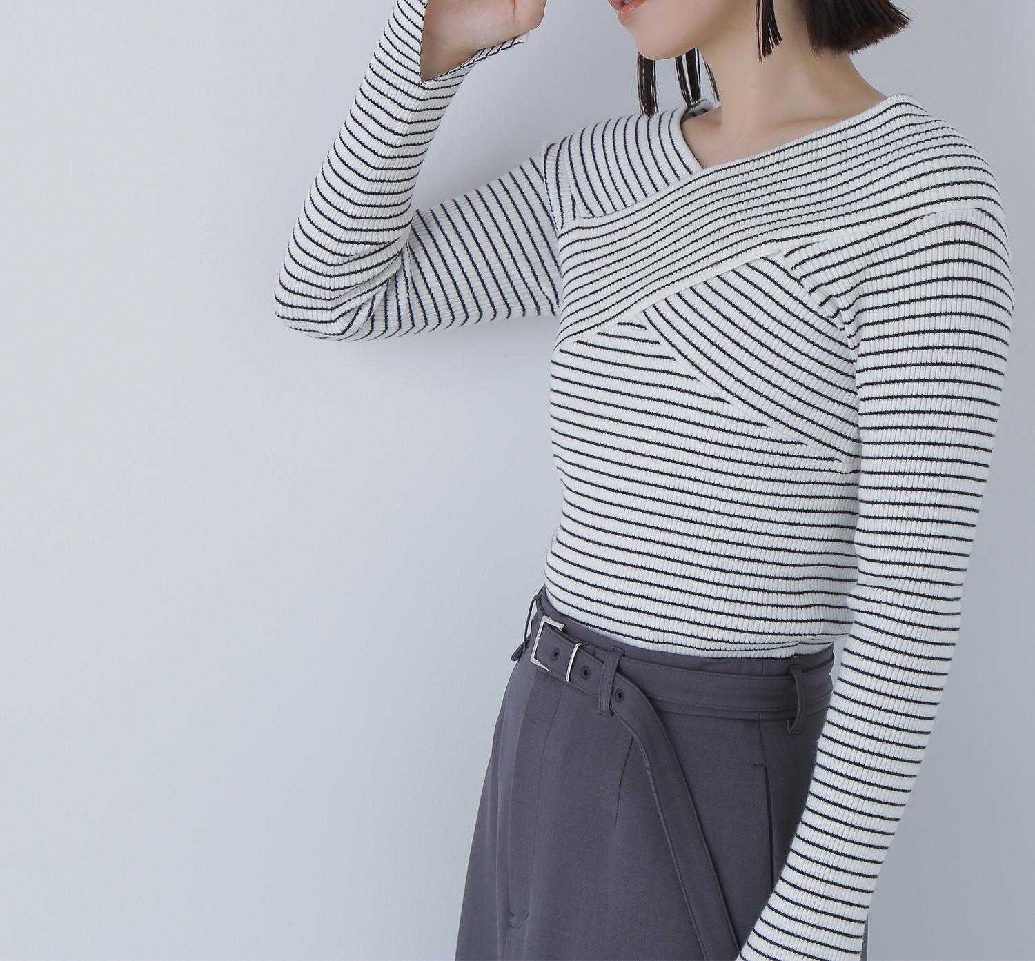 クロスネックリブニット オフ×ブラック2