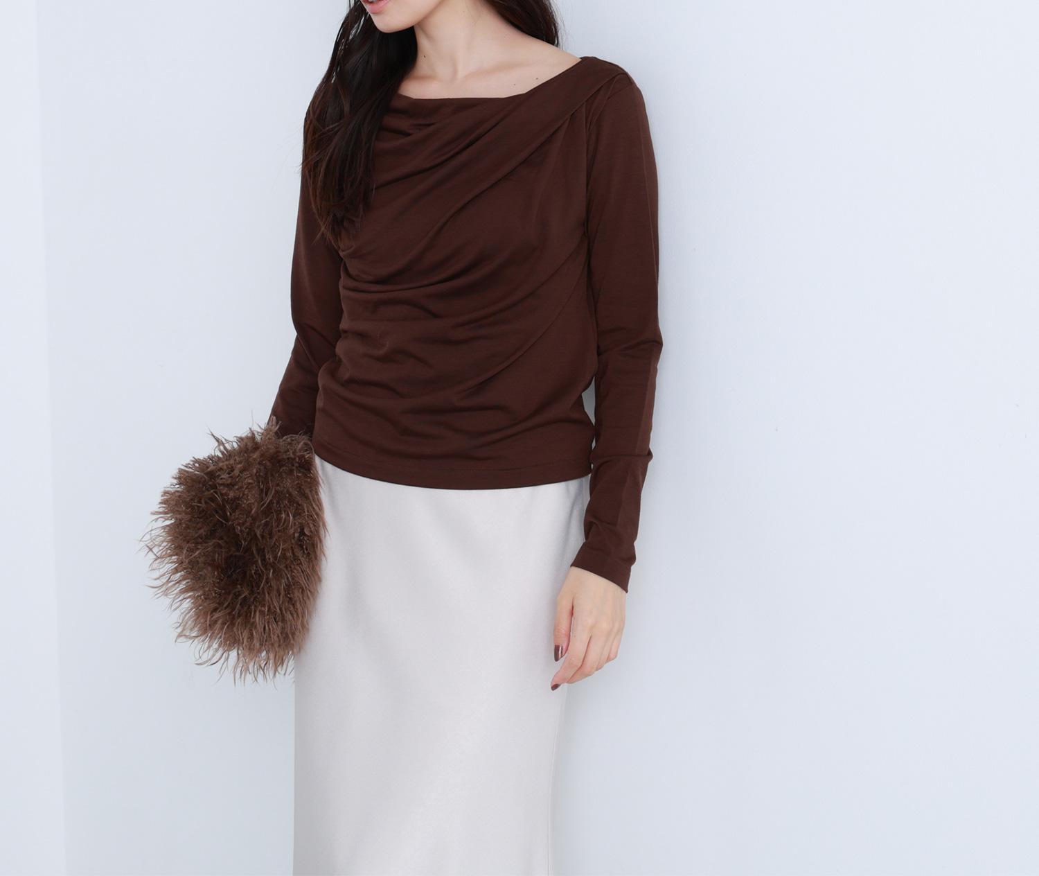 ドレープネックカットソー ダークブラウン1
