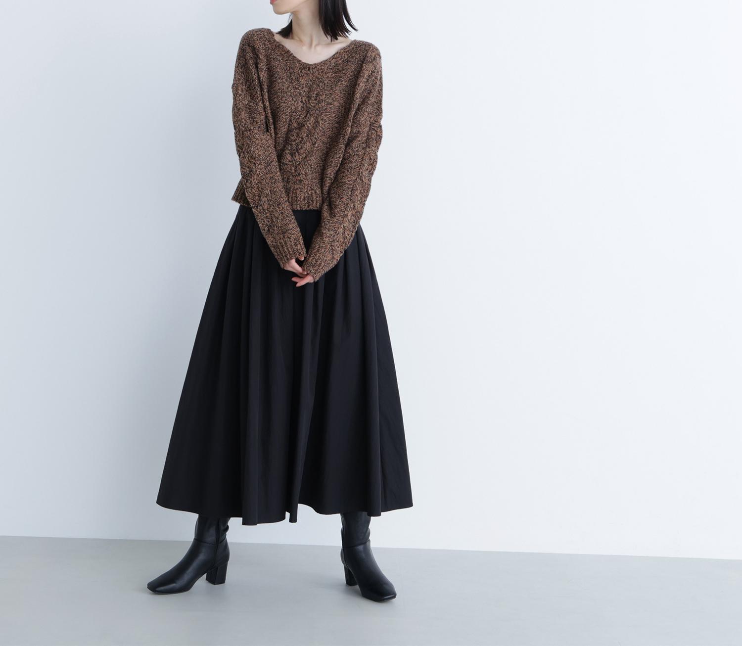 Vネックケーブルニット ブラウンベース2