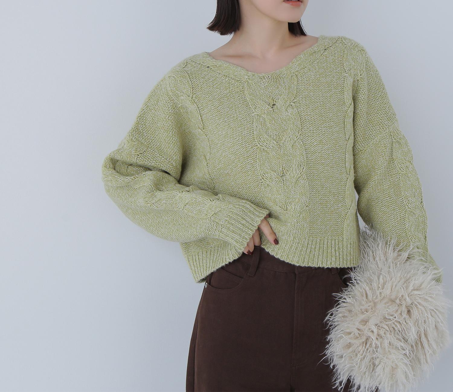 Vネックケーブルニット グリーンベース2