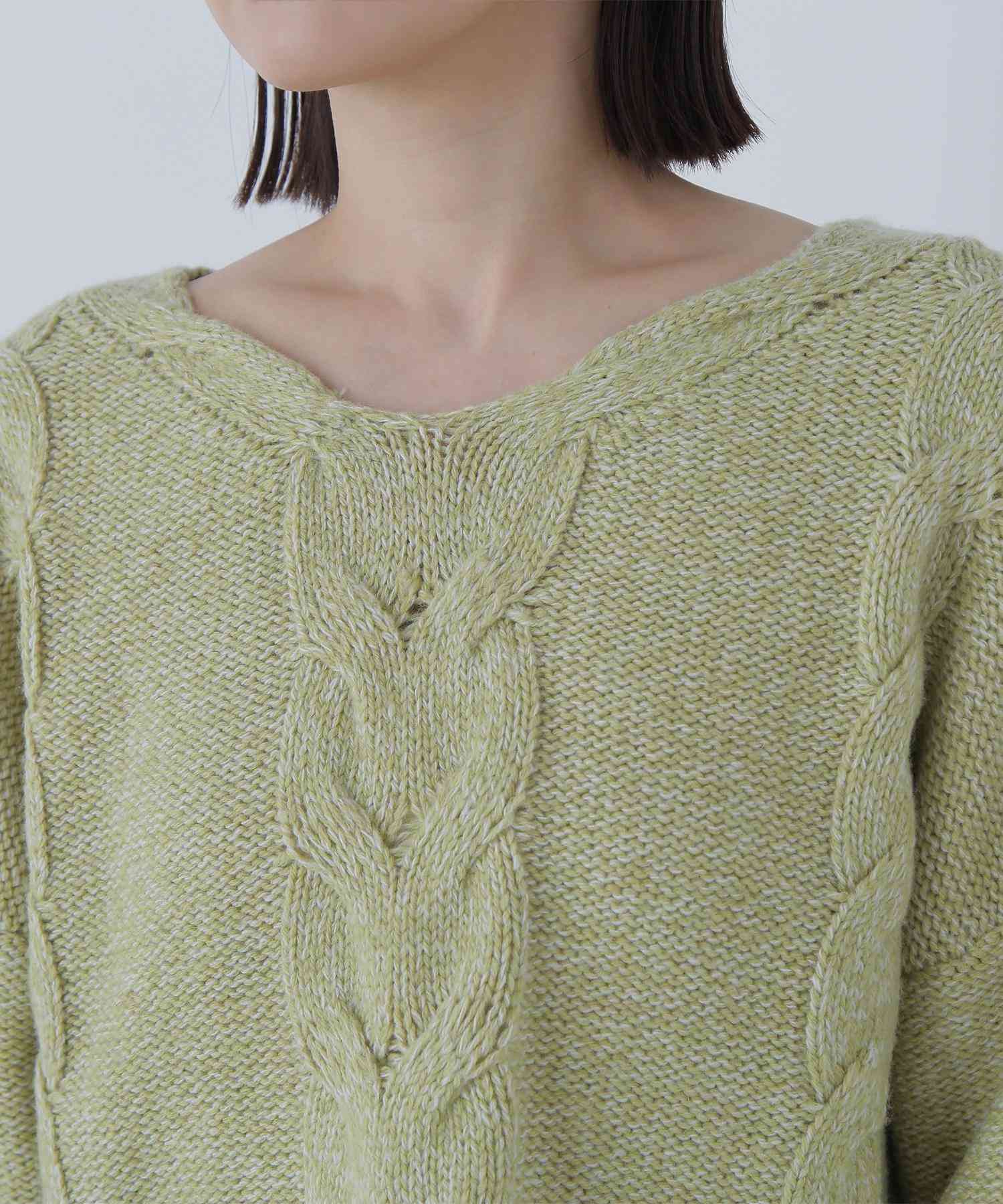 Vネックケーブルニット グリーンベース2
