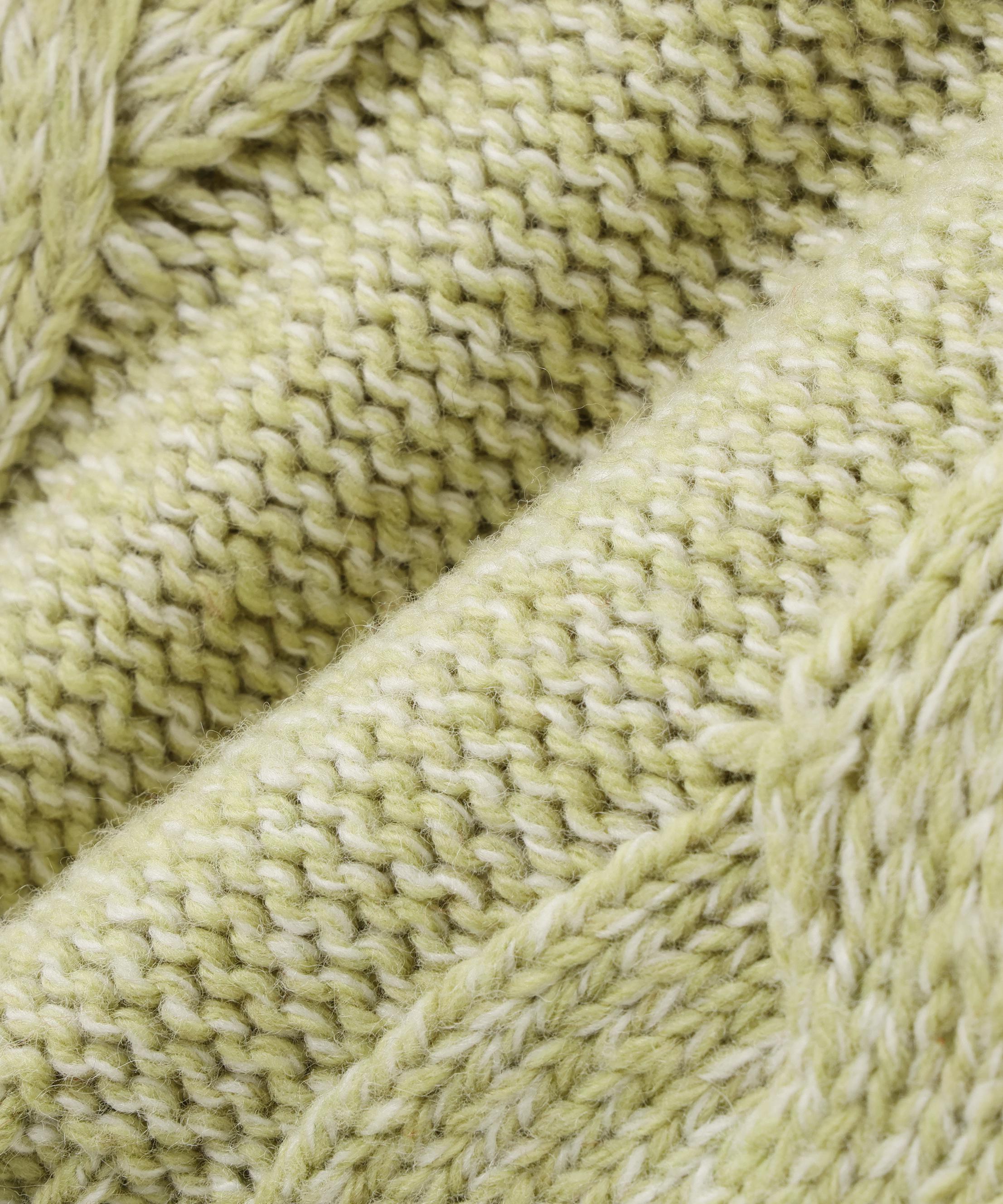 Vネックケーブルニット グリーンベース2