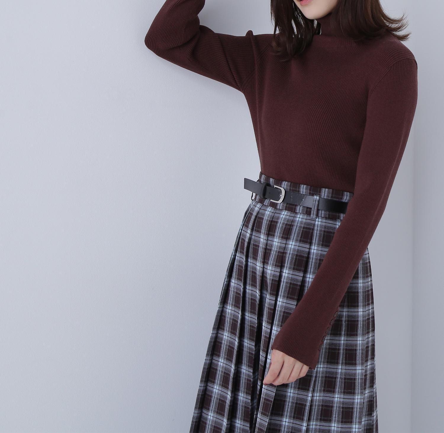 ベーシックタートルネックニット ダークブラウン1