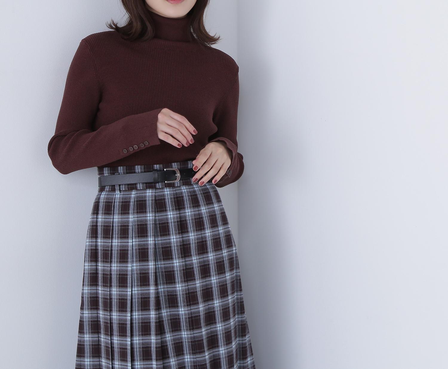 ベーシックタートルネックニット ダークブラウン1