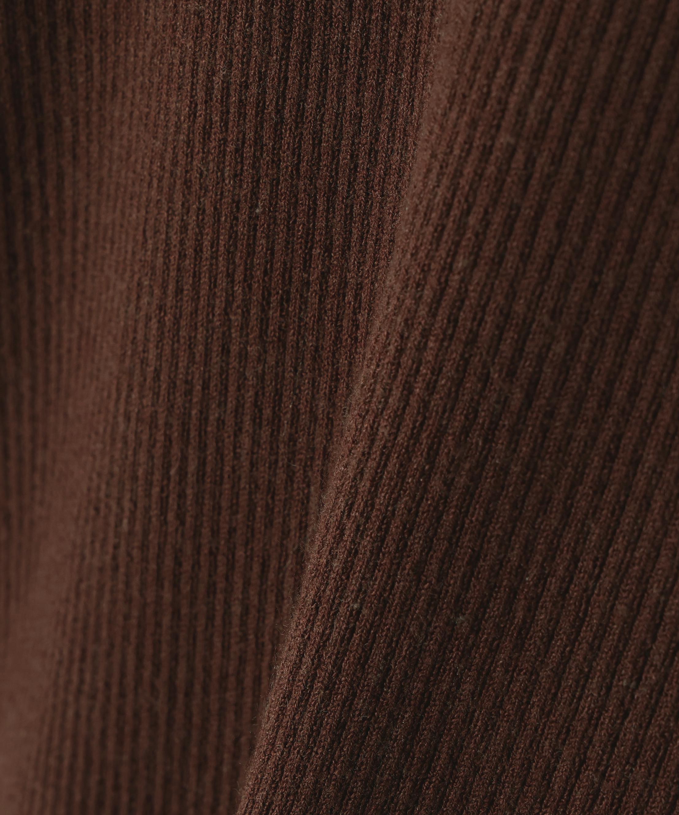 ベーシックタートルネックニット ダークブラウン1