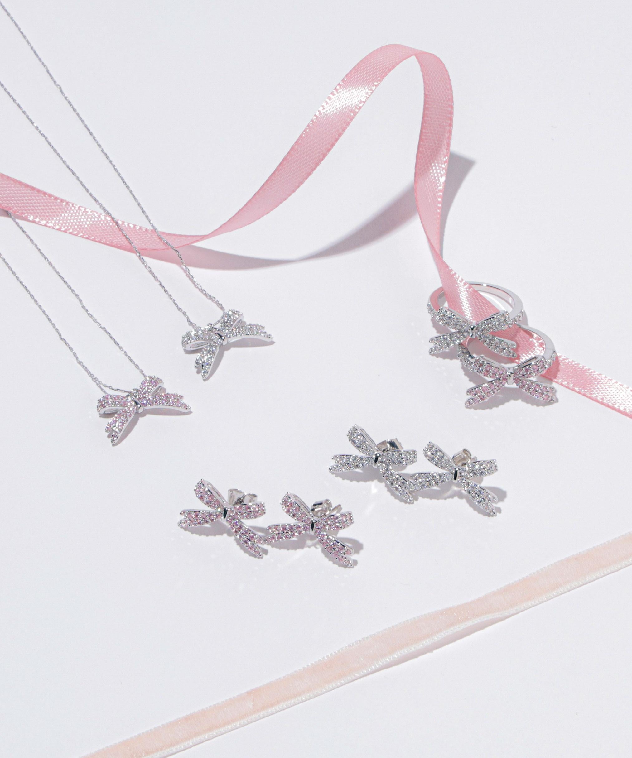 Cubic パヴェリボンピアス ピンク