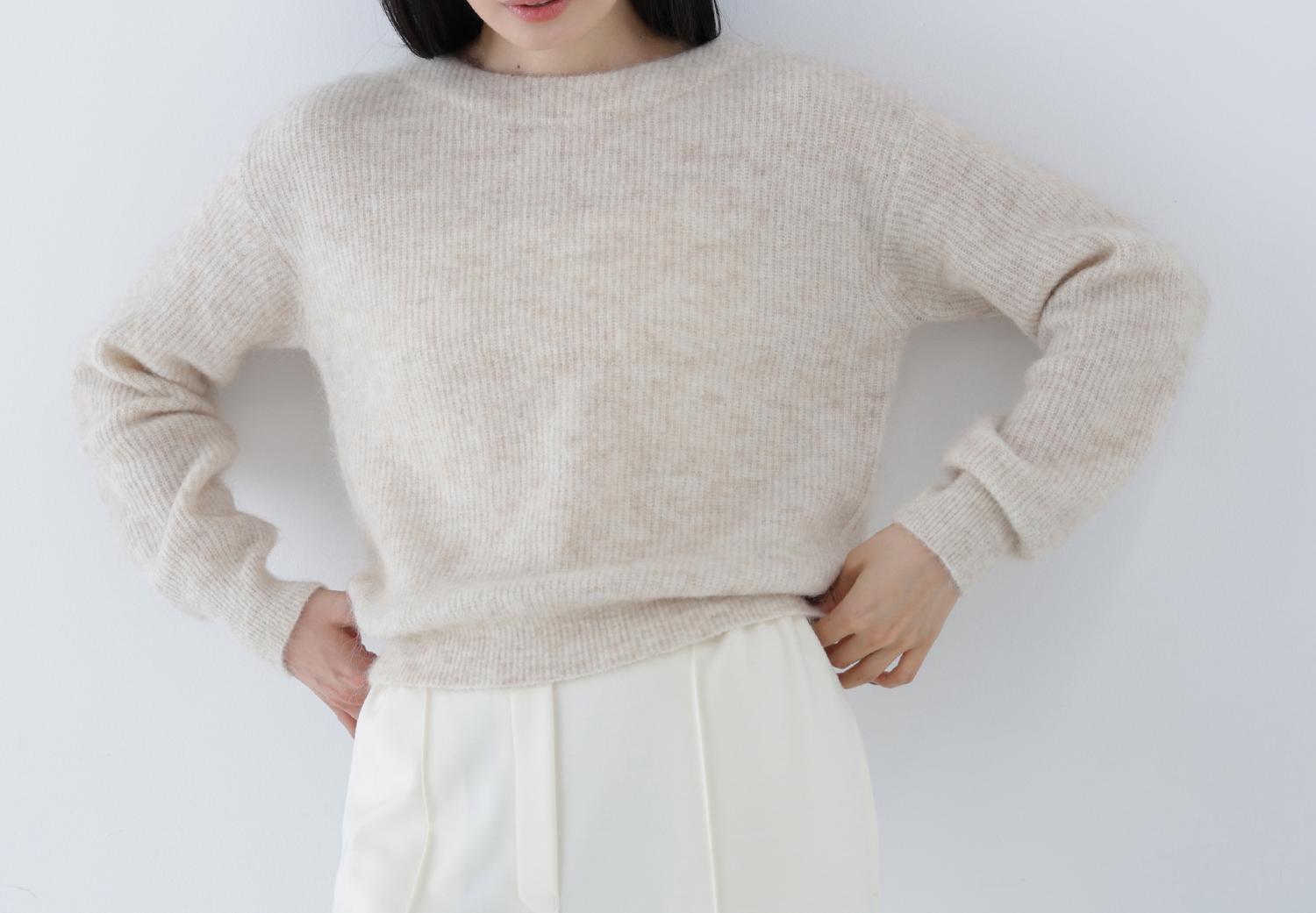 アルパカ混クルーネックニット ライトベージュ