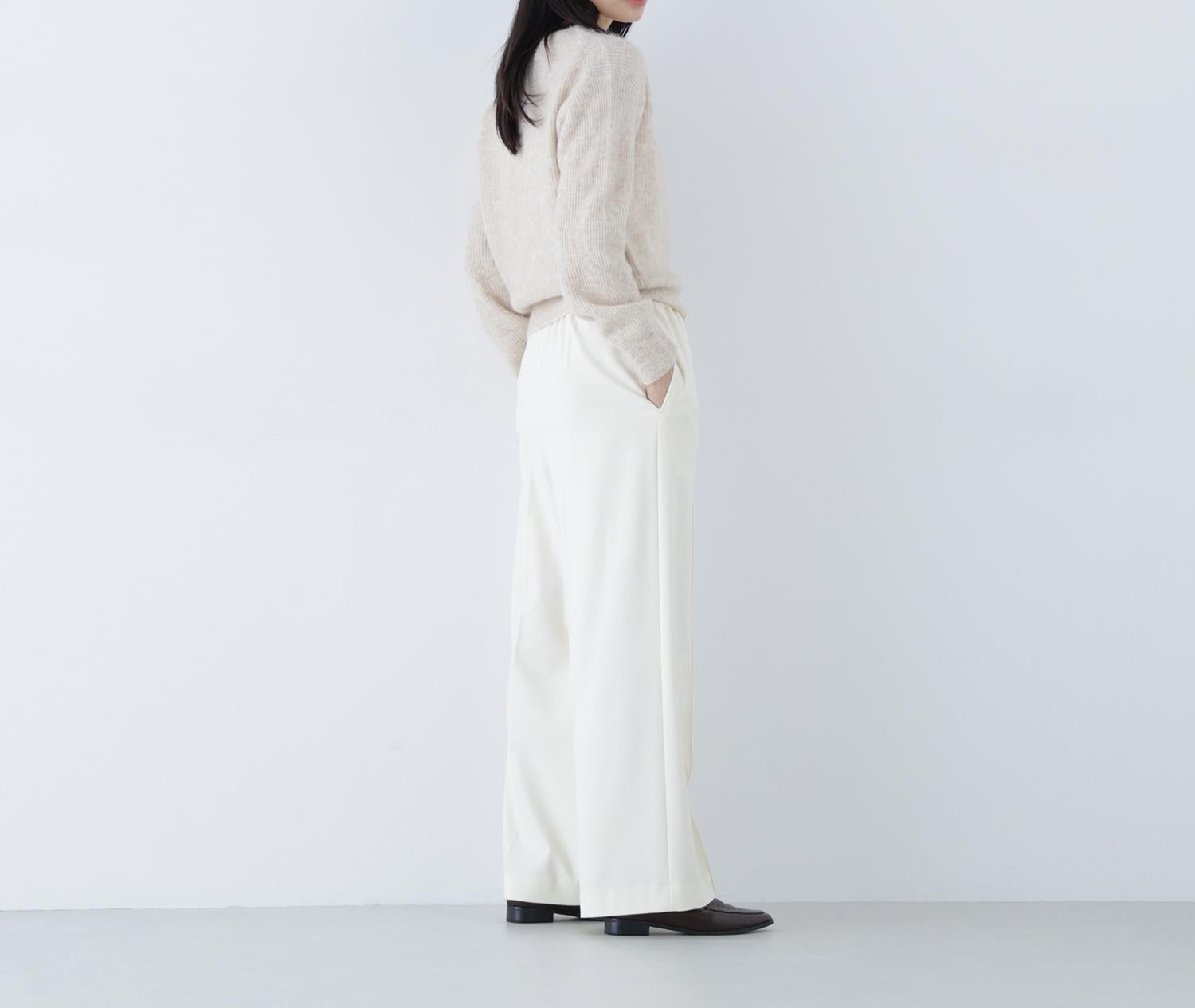 アルパカ混クルーネックニット ライトベージュ