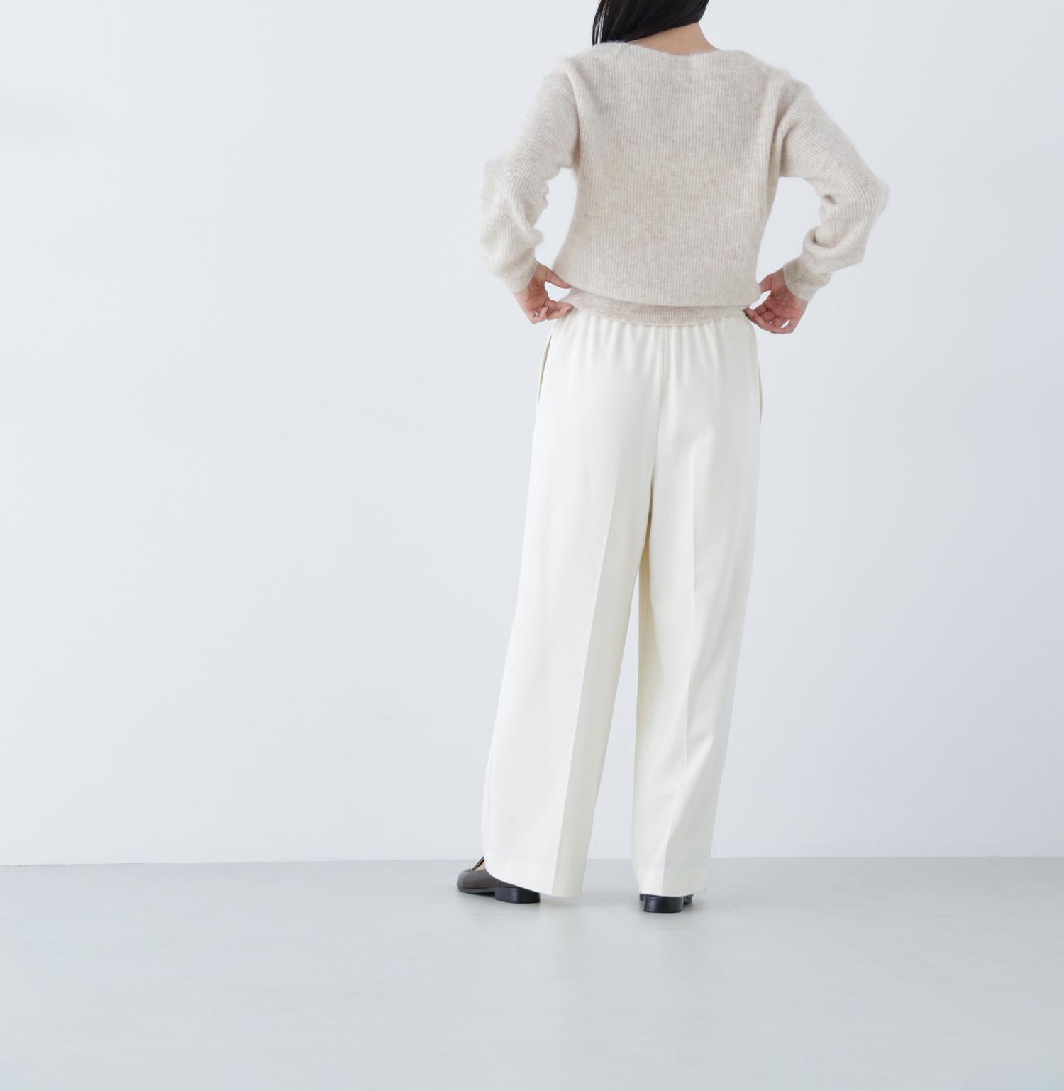 アルパカ混クルーネックニット ライトベージュ