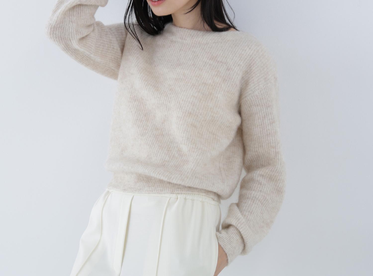 アルパカ混クルーネックニット ライトベージュ