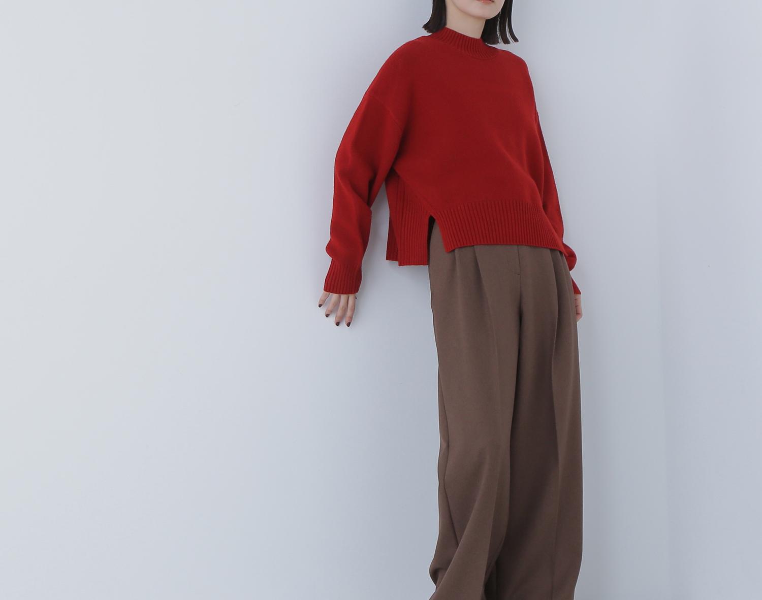 サイドスリットハイネックニット レッド