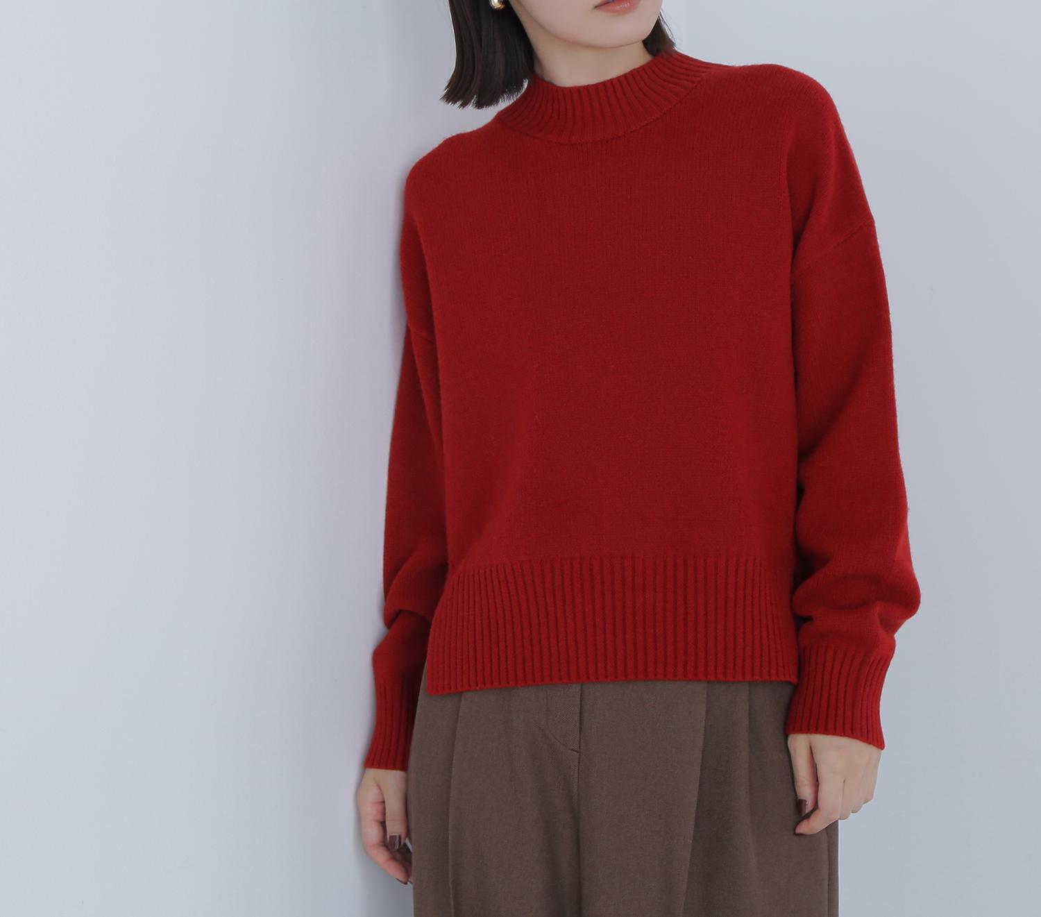 サイドスリットハイネックニット レッド