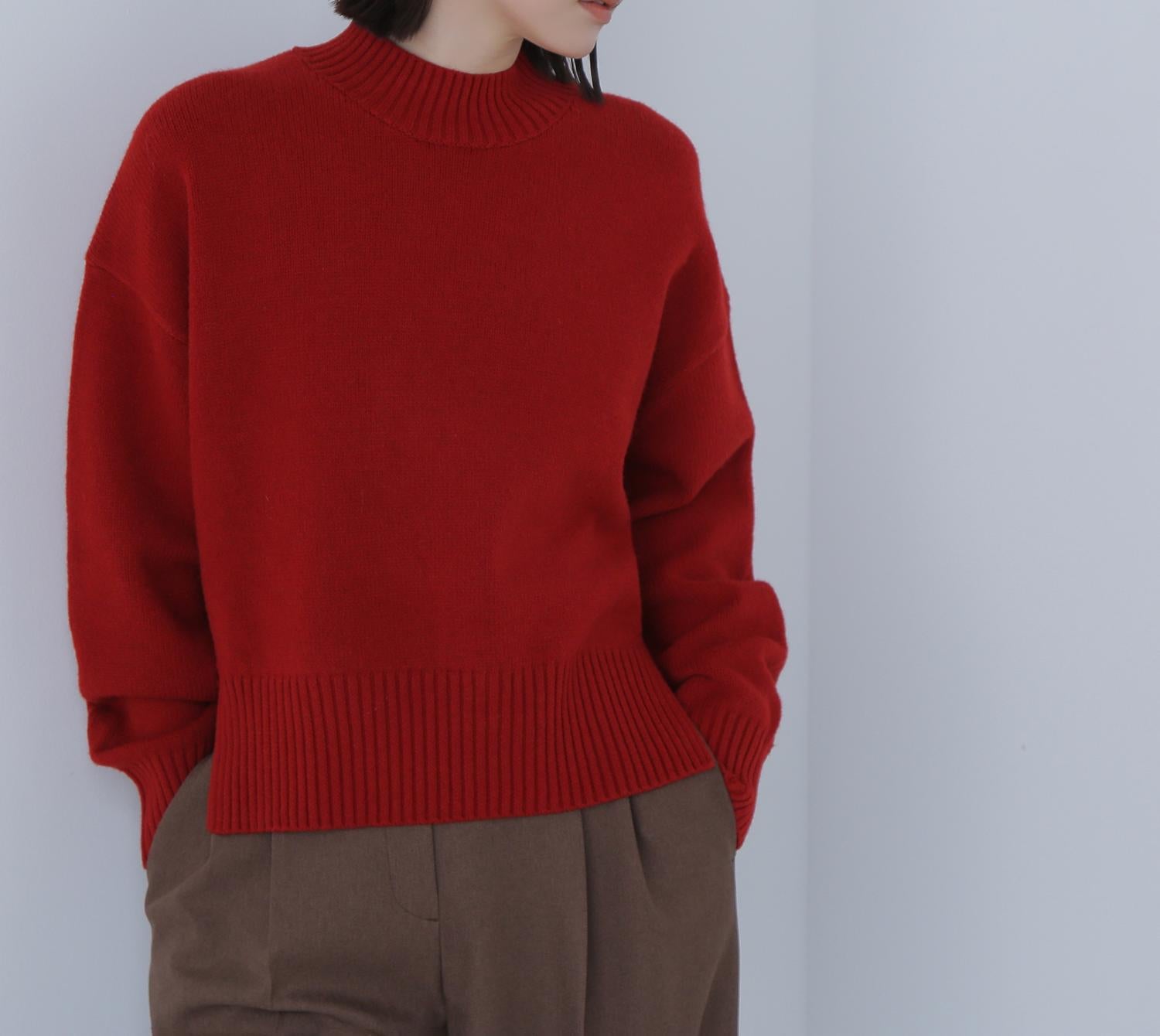 サイドスリットハイネックニット レッド