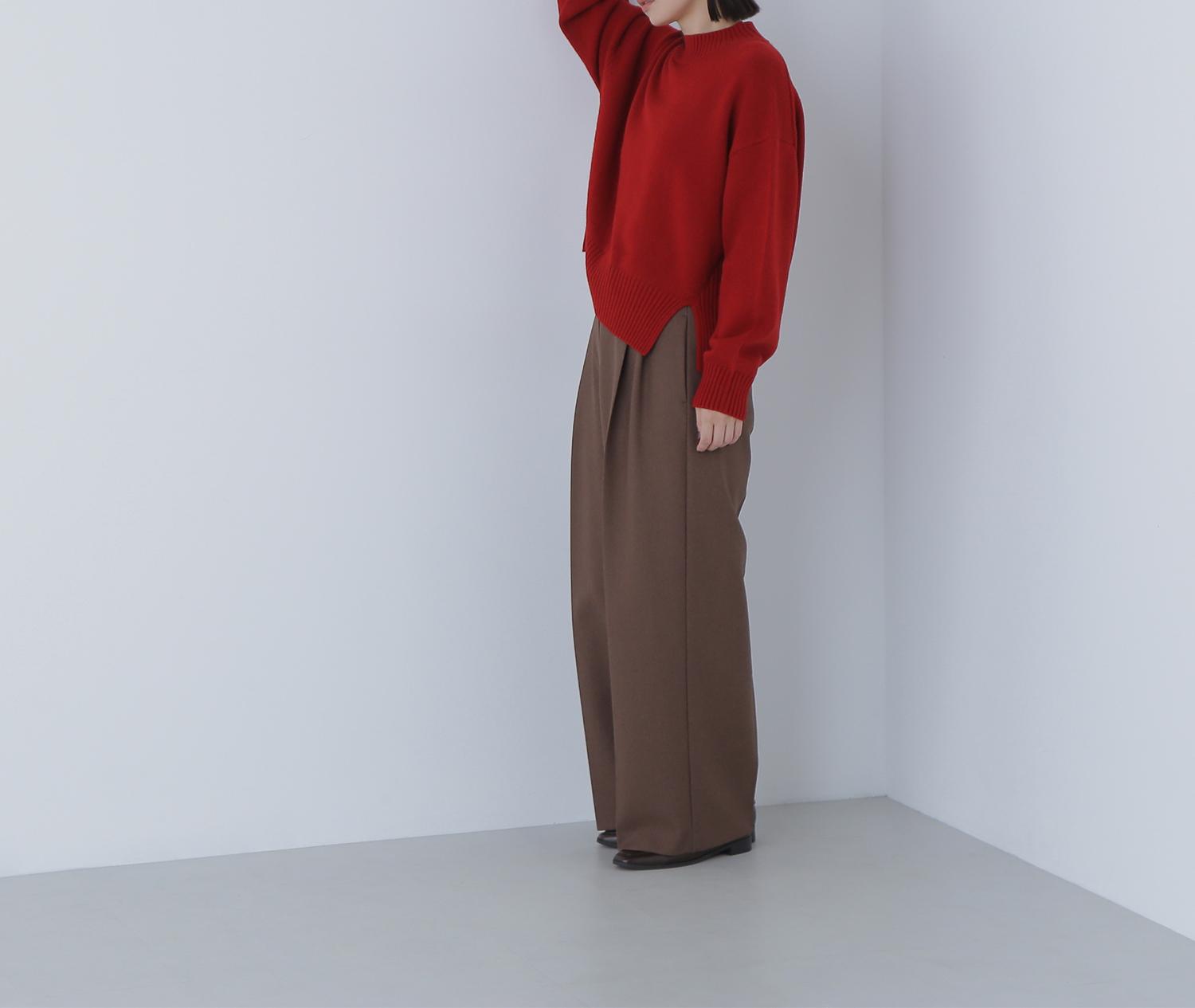 サイドスリットハイネックニット レッド
