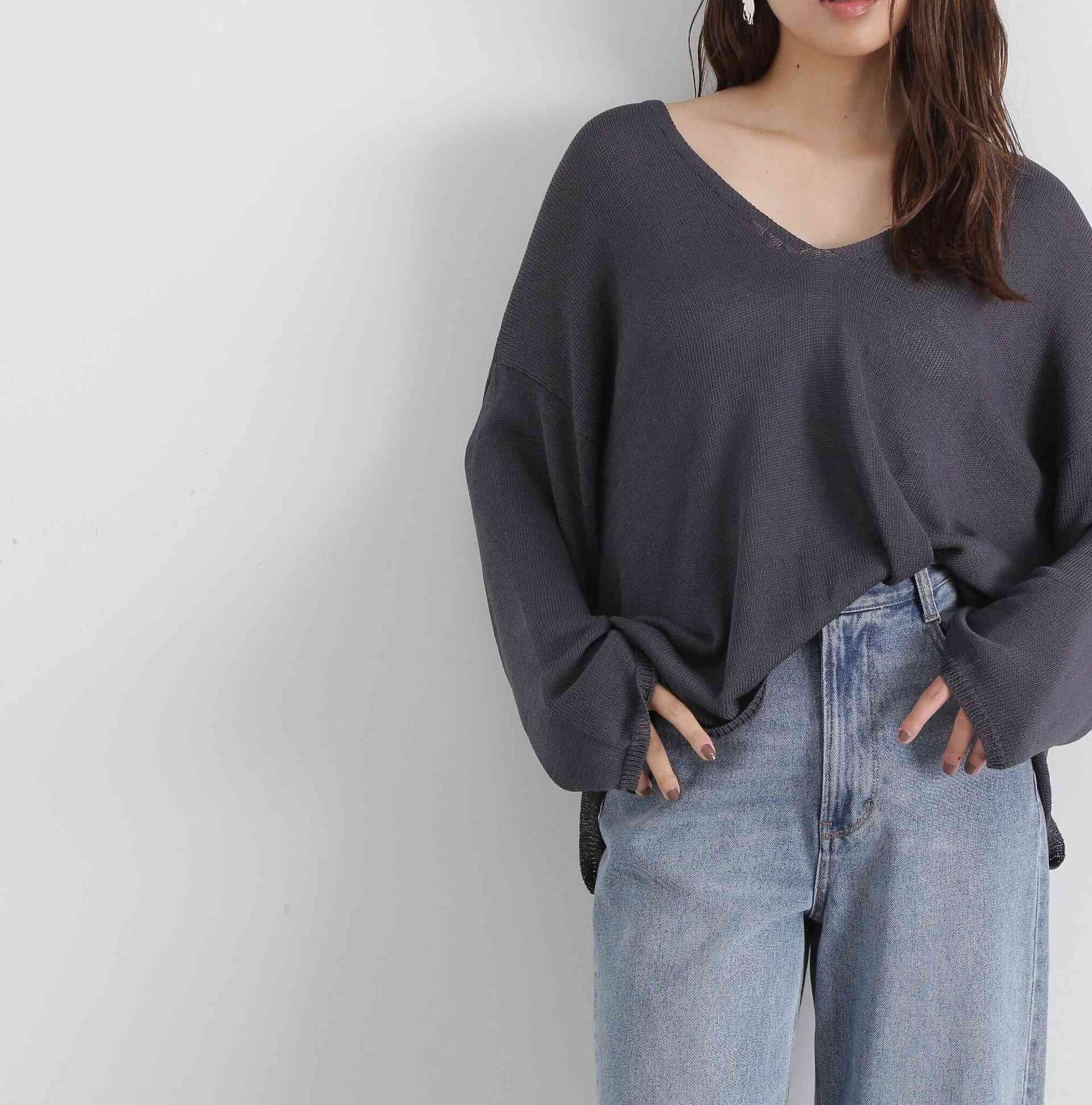 ディープVネックボクシーニット チャコール1