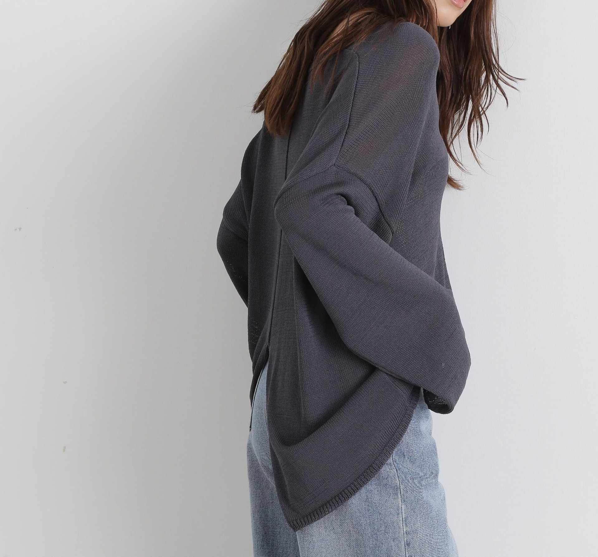 ディープVネックボクシーニット チャコール1