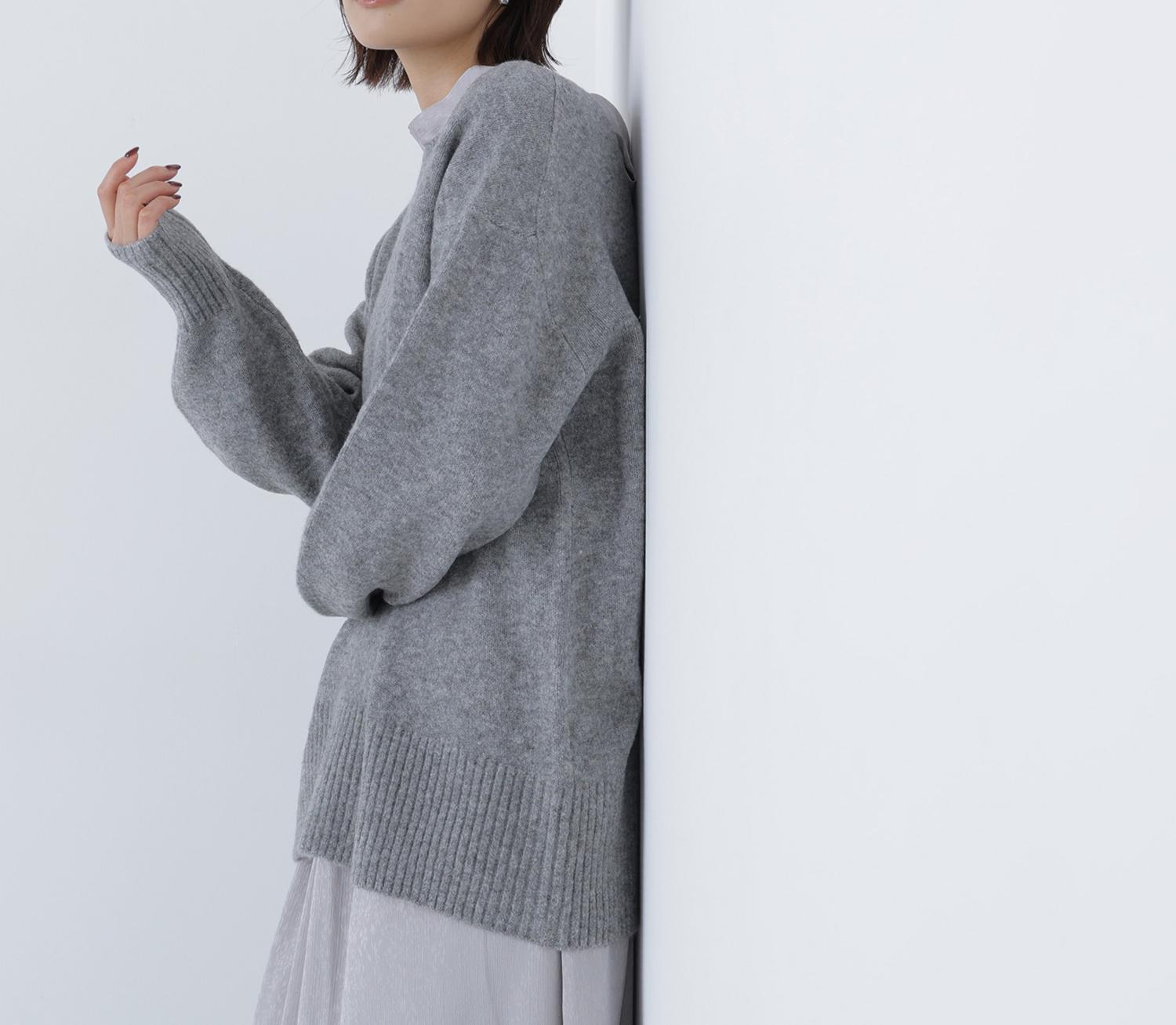 バックスリットミドルニット グレー