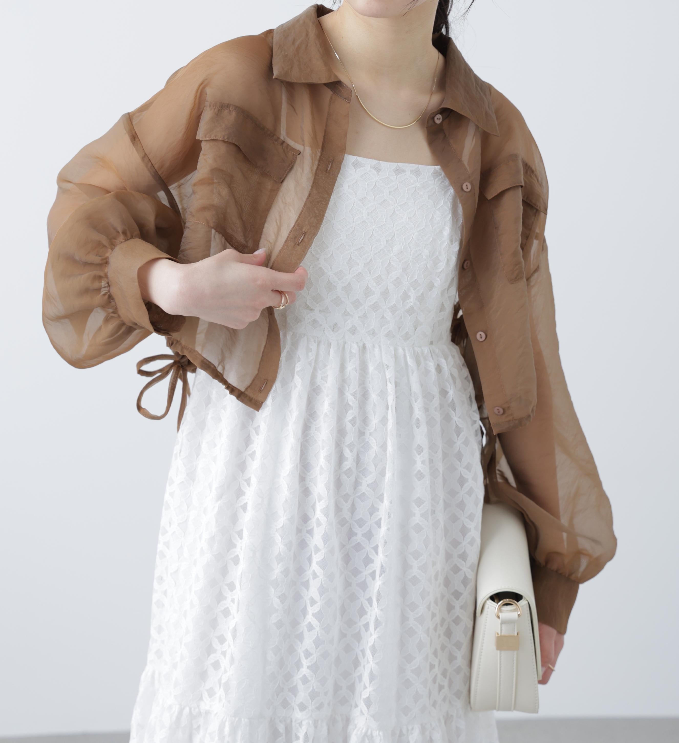 裾ドロストショート丈シアーシャツ ブラウン