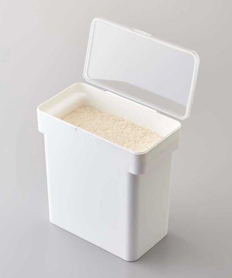 トゥーワントゥーキッチン ストア 212 KITCHEN STORE 密閉袋ゴト米ビツ 5kg 計量カップ付き 山崎実業 ＜tower タワー＞ （ホワイト(879)） ホワイト(879)