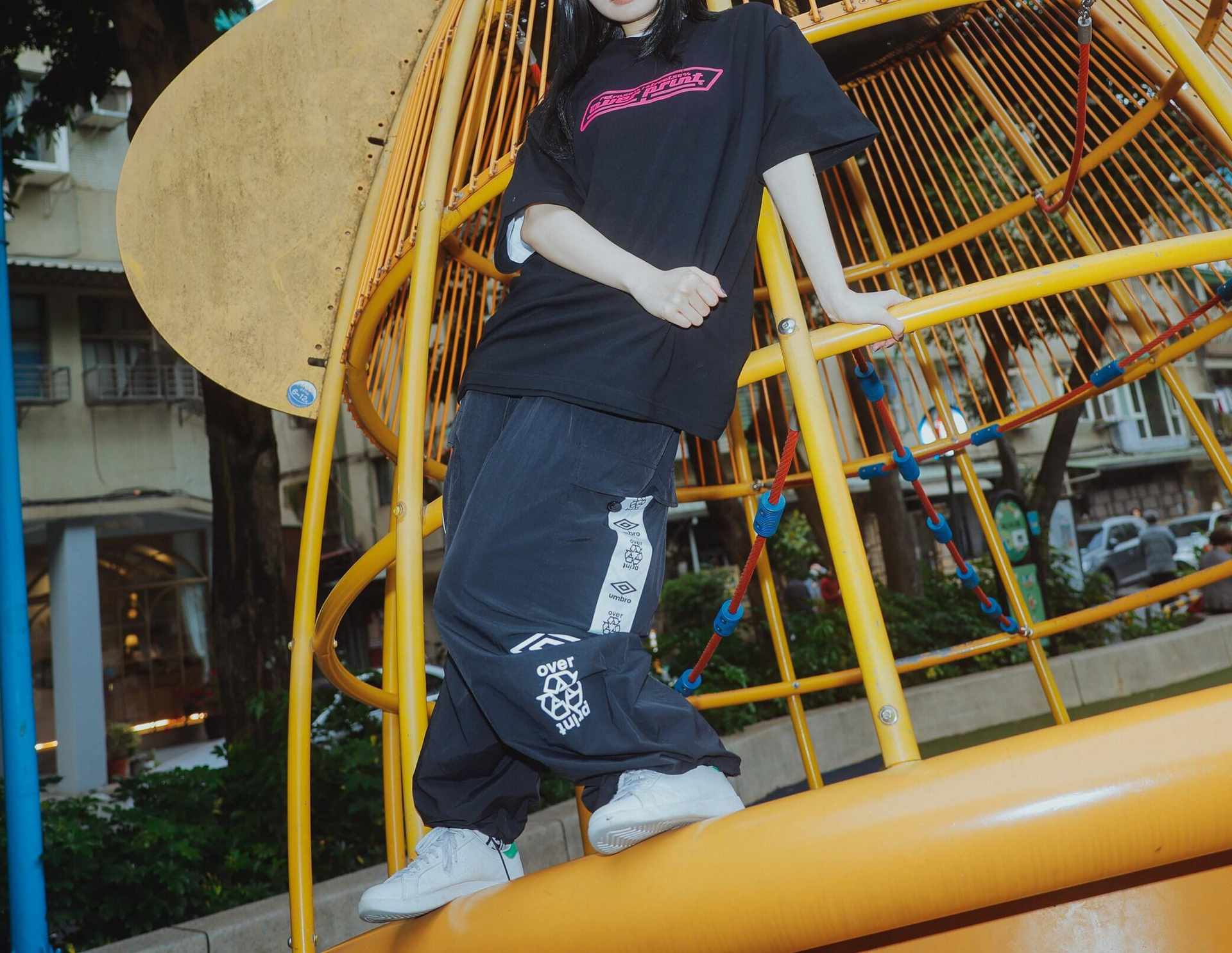 ovepint/オーバープリント/Shoppe Tee - ZE>O ZE>O HE>O ブラック