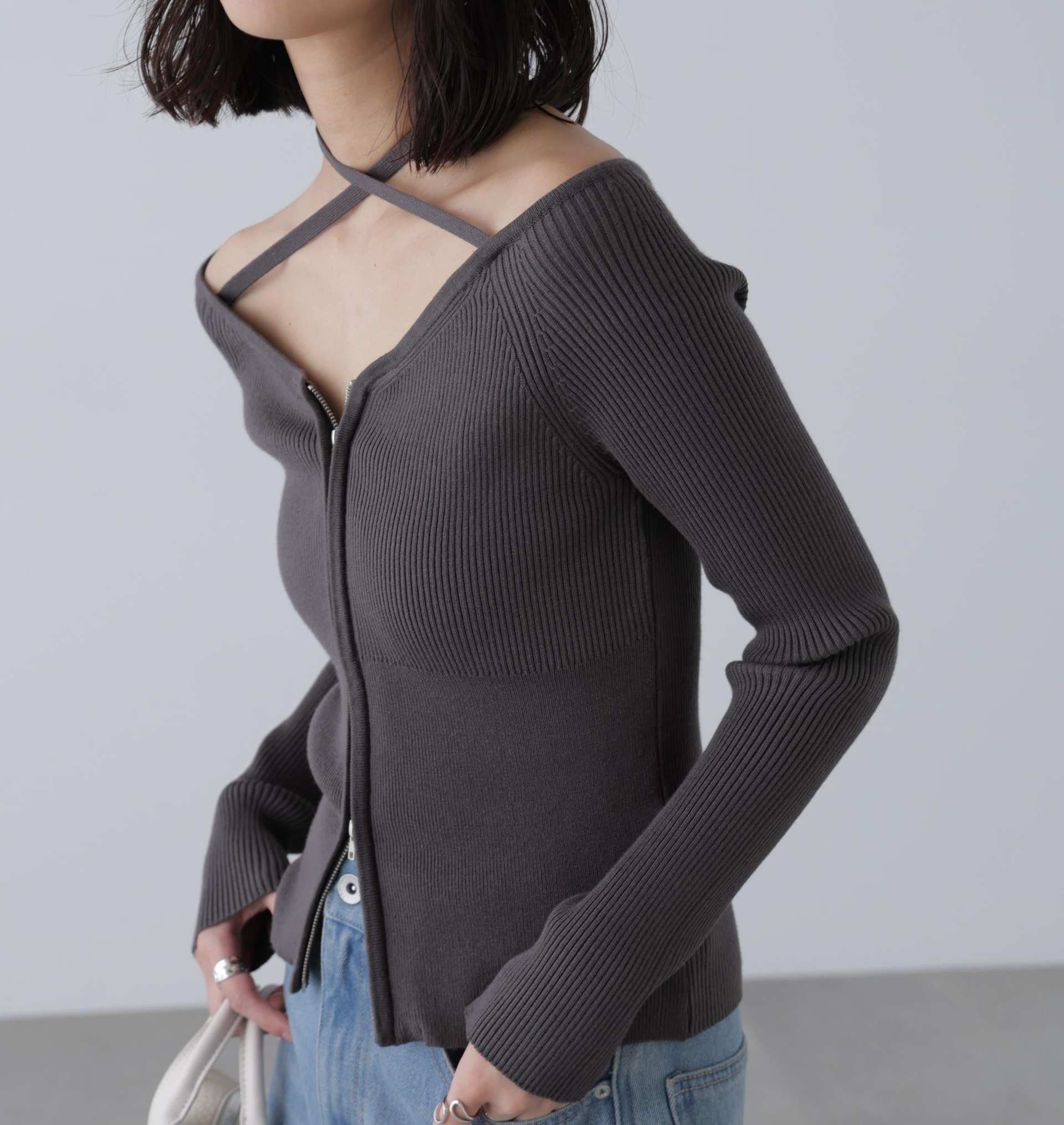 ジップアップオフショルダーリブニット スミクロ