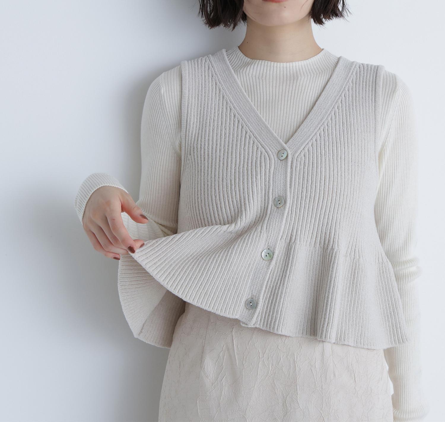 ペプラムベスト＆リブニット ベージュ×オフ