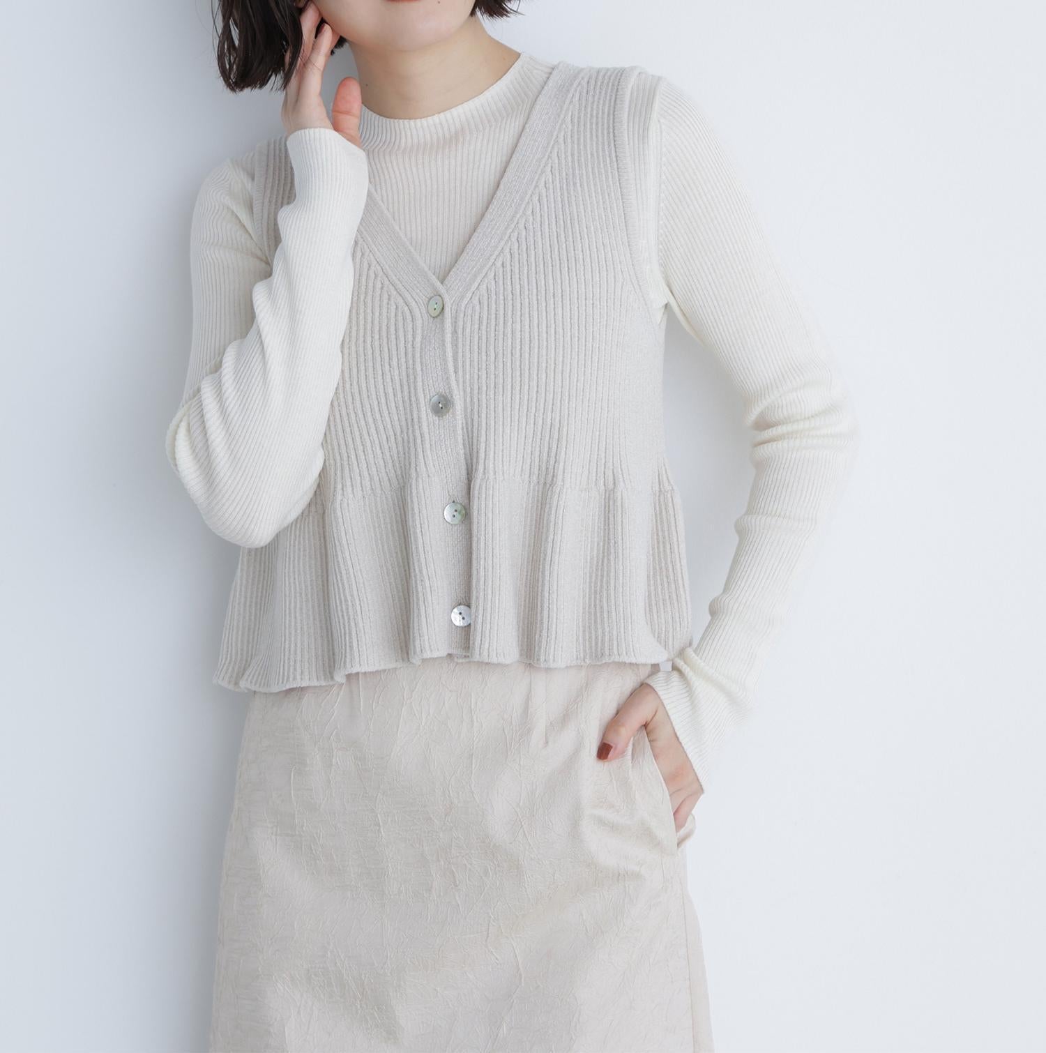 ペプラムベスト＆リブニット ベージュ×オフ