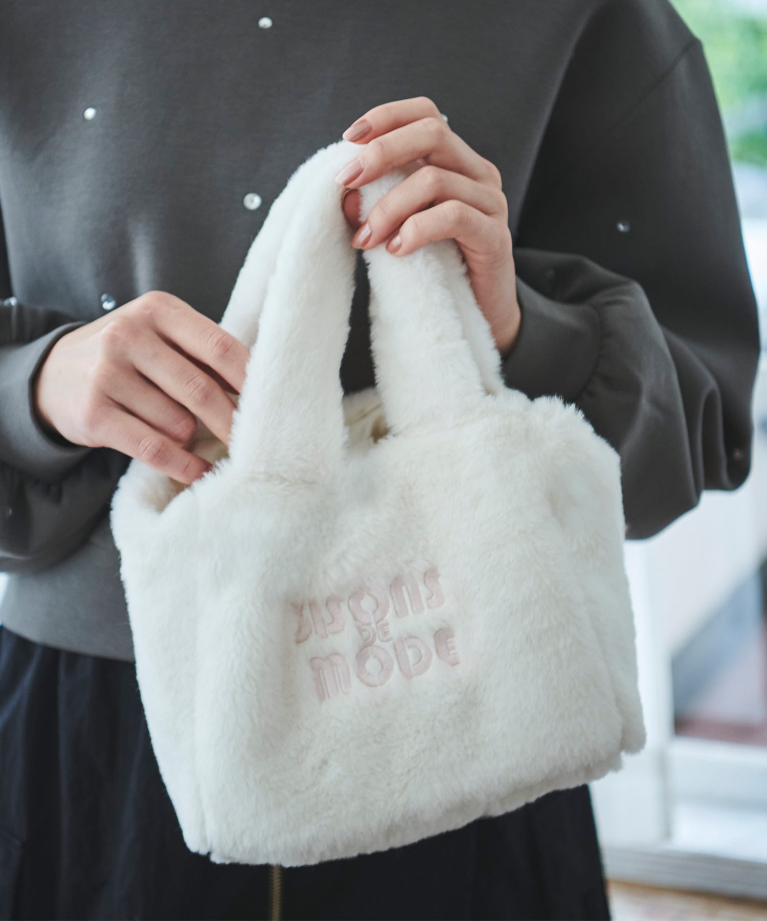 トランテアン ソン ドゥ モード 31 Sons de mode ロゴ刺繍ファートートバッグ （オフホワイト） OFF-WHITE