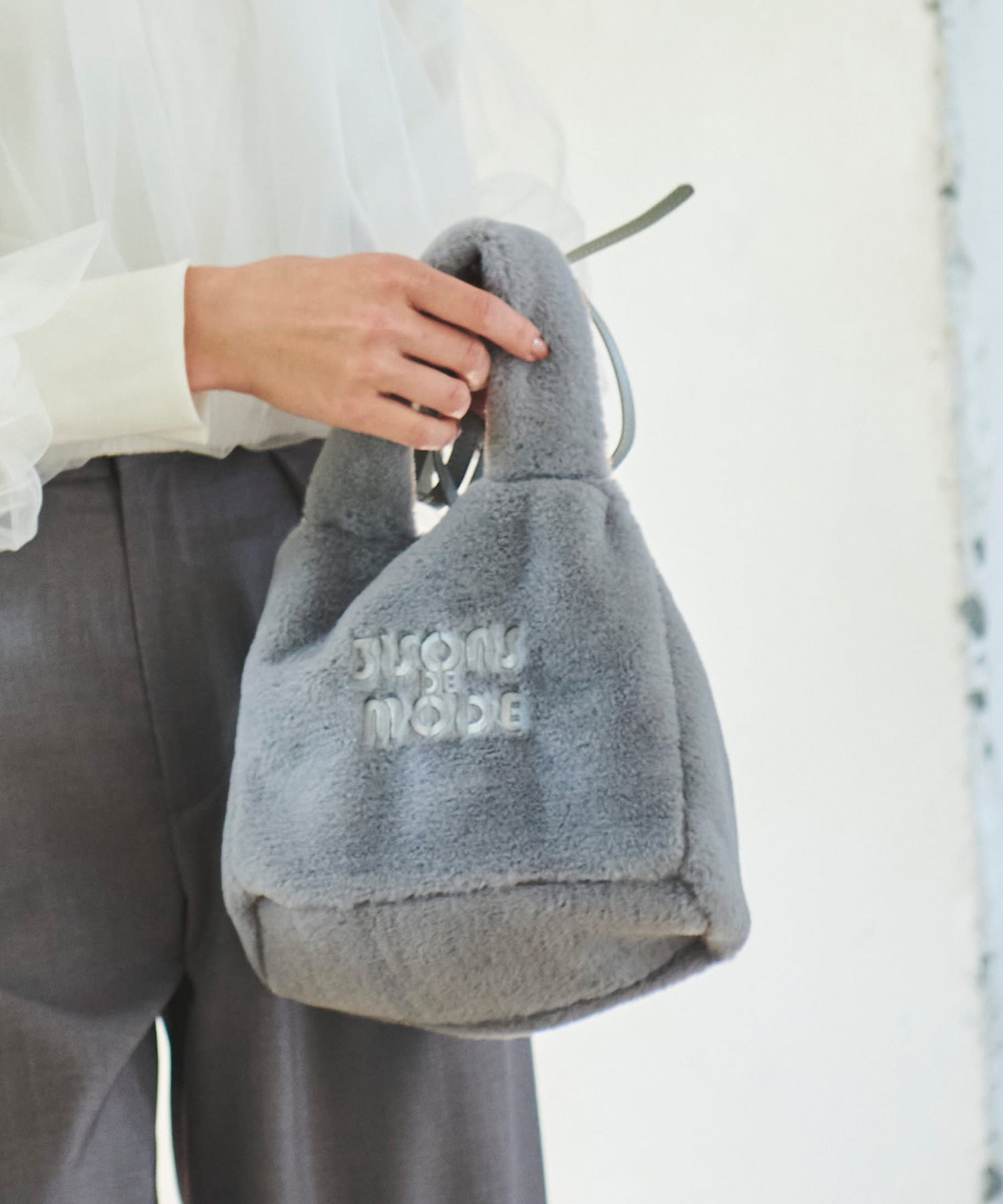 トランテアン ソン ドゥ モード 31 Sons de mode ロゴ刺繍ファートートバッグ （グレー系） GREY系