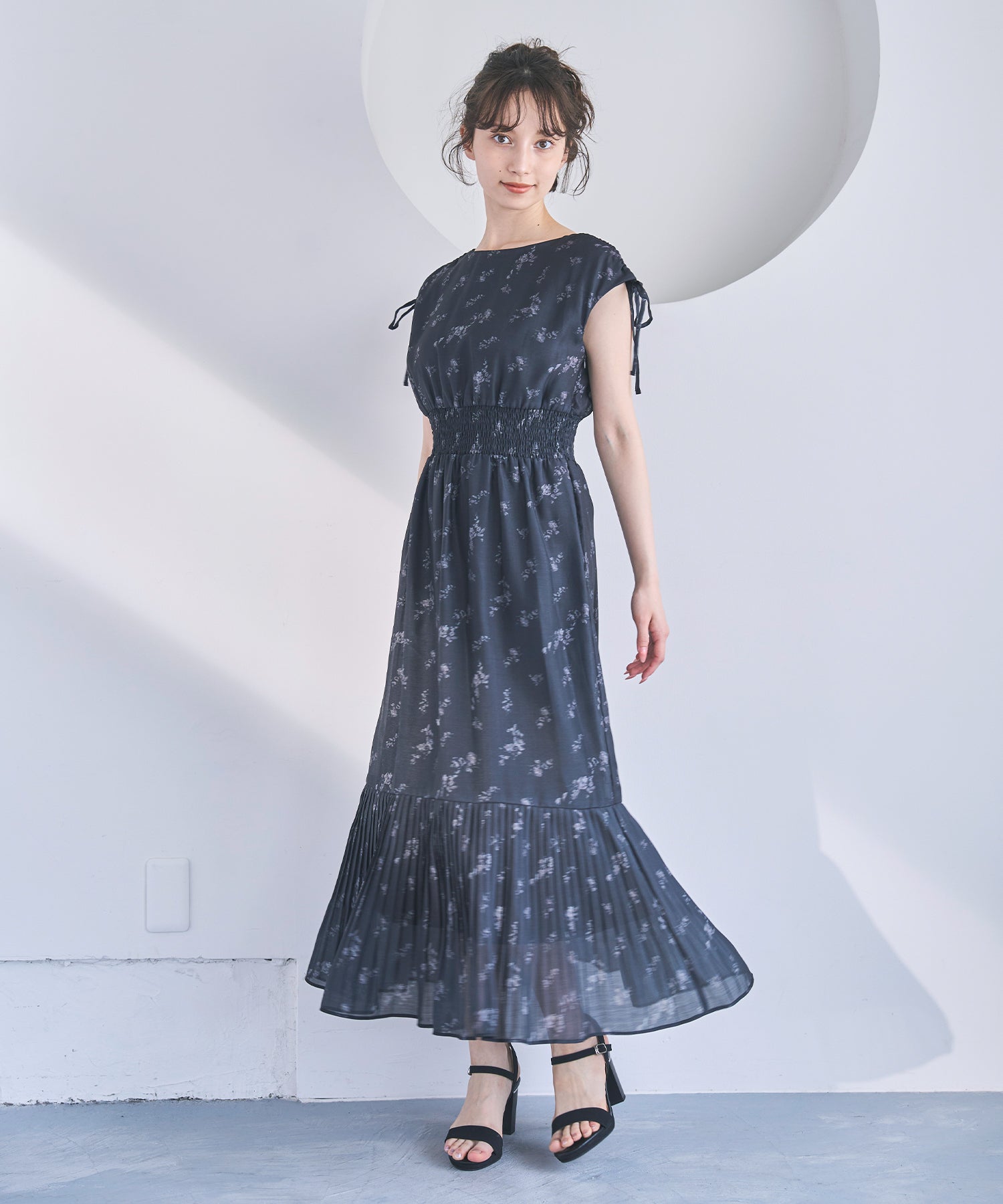 トランテアン ソン ドゥ モード 31 Sons de mode 2025春夏新作 花柄プリントプリーツワンピース （BLACK） BLACK