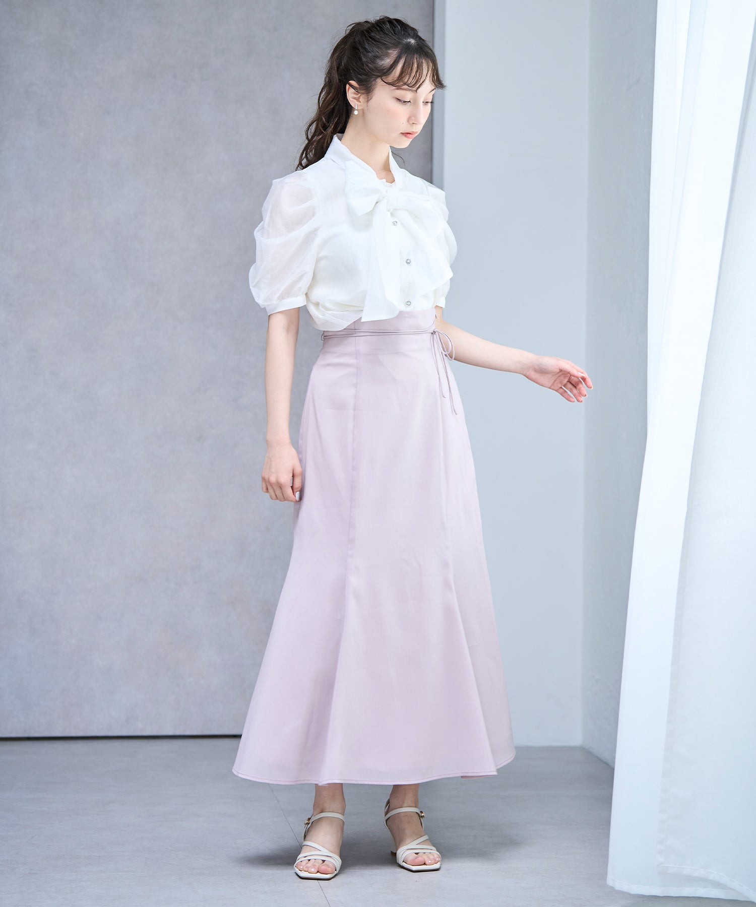 トランテアン ソン ドゥ モード 31 Sons de mode 2025春夏新作 ビジュー釦シアーボウタイブラウス （OFF-WHITE） OFF-WHITE