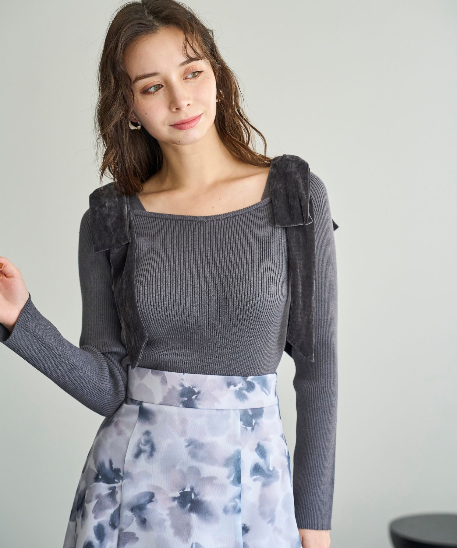 トランテアン ソン ドゥ モード 31 Sons de mode 2025秋冬新作 ベロア肩リボンニット TT538309 （CH.GREY） CH.GREY