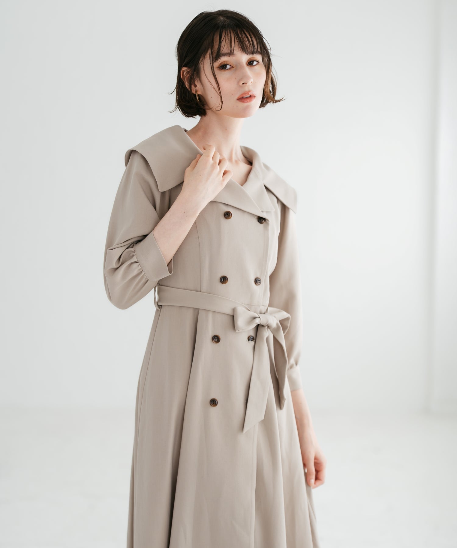 トランテアン ソン ドゥ モード 31 Sons de mode 2025秋冬新作 ビッグ襟付きトレンチ風ワンピース TT547401 （BEIGE） BEIGE