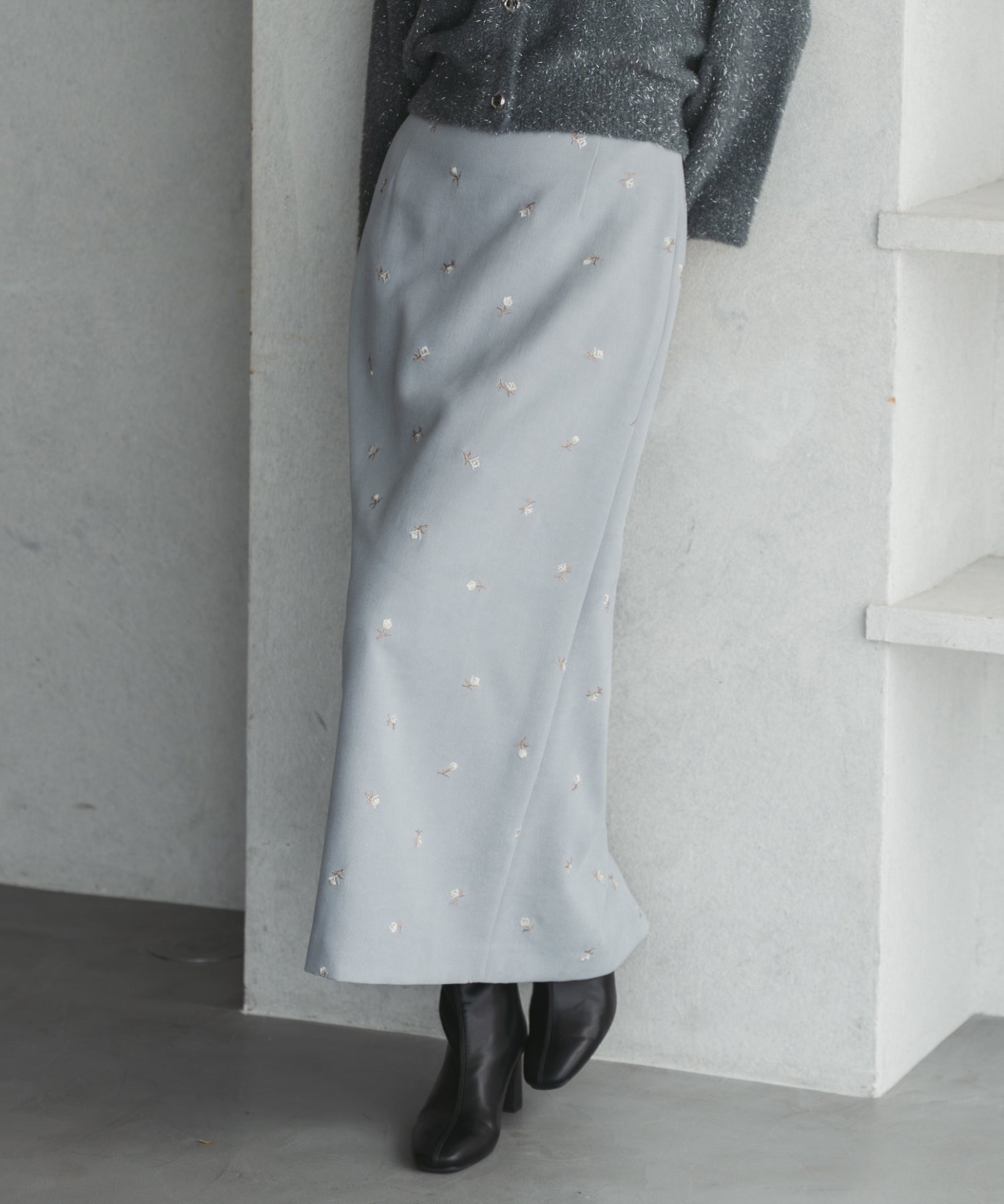 トランテアン ソン ドゥ モード 31 Sons de mode 2025秋冬新作 刺繍タイトスカート TT547215 （BLUE） BLUE