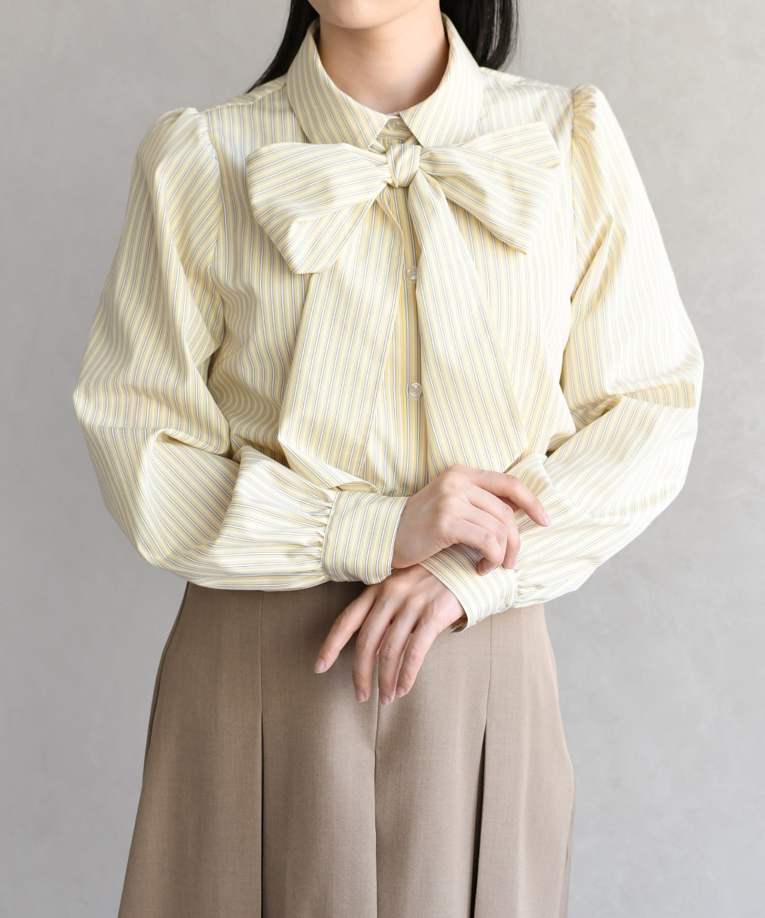 トランテアン ソン ドゥ モード 31 Sons de mode 2026春夏新作 ボウタイ衿シャツブラウス TT618102 （YELLOW） YELLOW