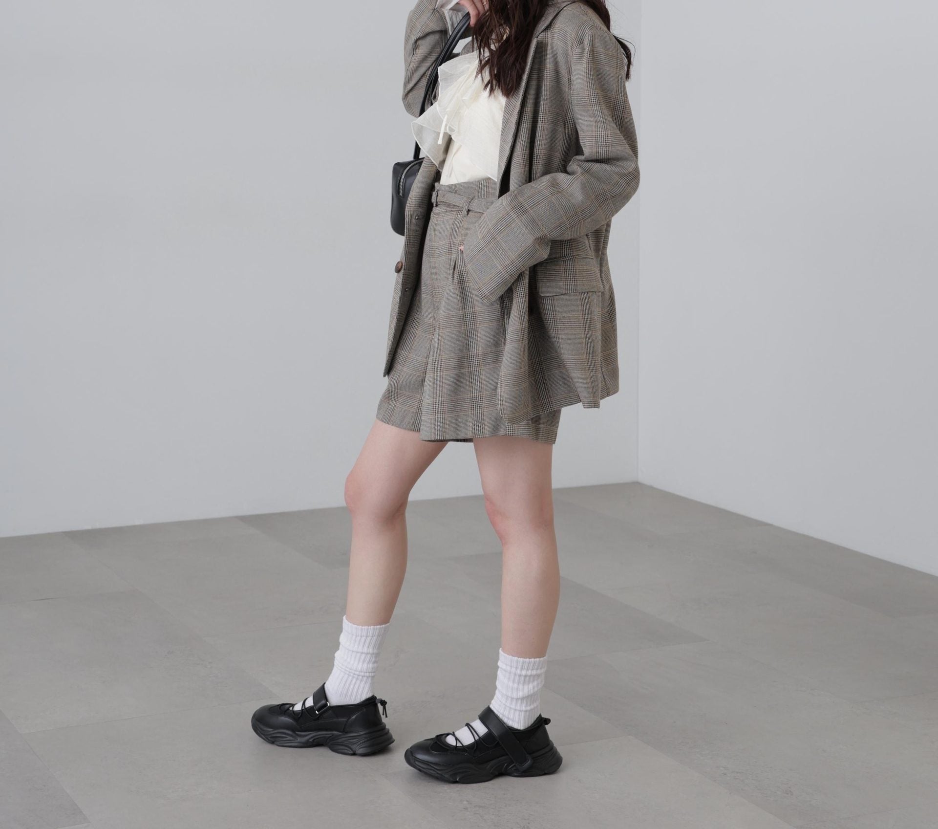 麻調合繊タックベルト付きショートパンツ グレーチェック1