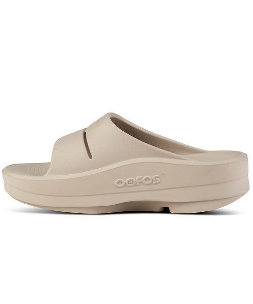 OOFOS/ウーフォス OOMEGA OOAHH 200073 リカバリーサンダル　厚底 ベージュ