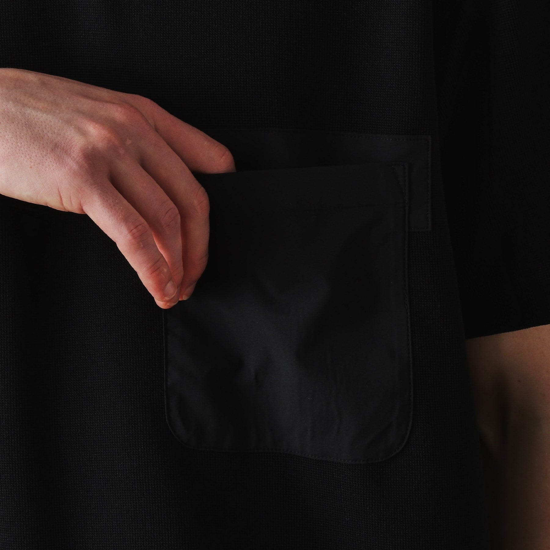 フォーティーカラッツアンドゴーニーゴ 40CARATS&525 フード付き半袖Tシャツ （ブラック(019)） ブラック(019)