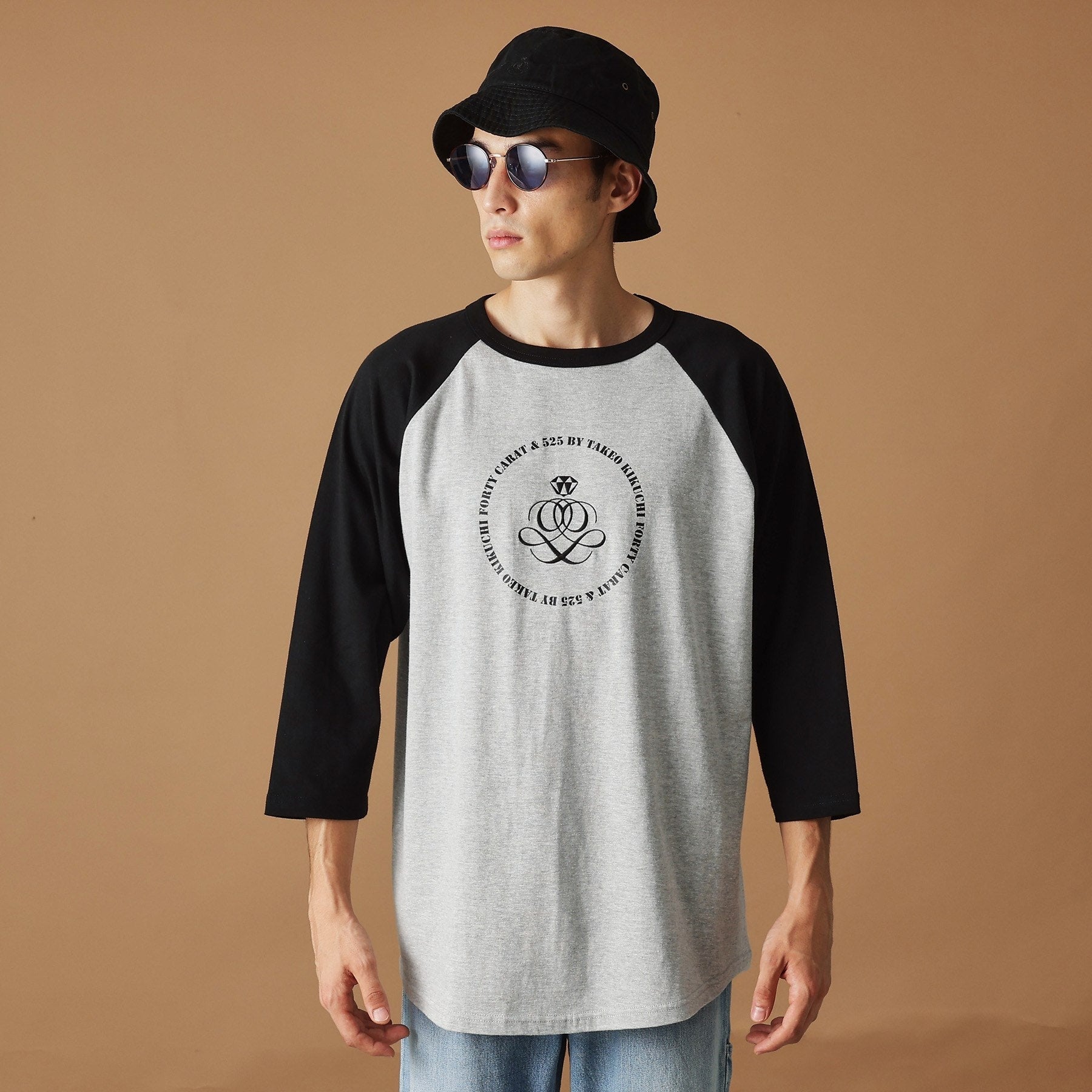 フォーティーカラッツアンドゴーニーゴ 40CARATS&525 【Sサイズ～】アンドマーク7分袖ラグランTシャツ （チャコールグレー(913)） チャコールグレー(913)