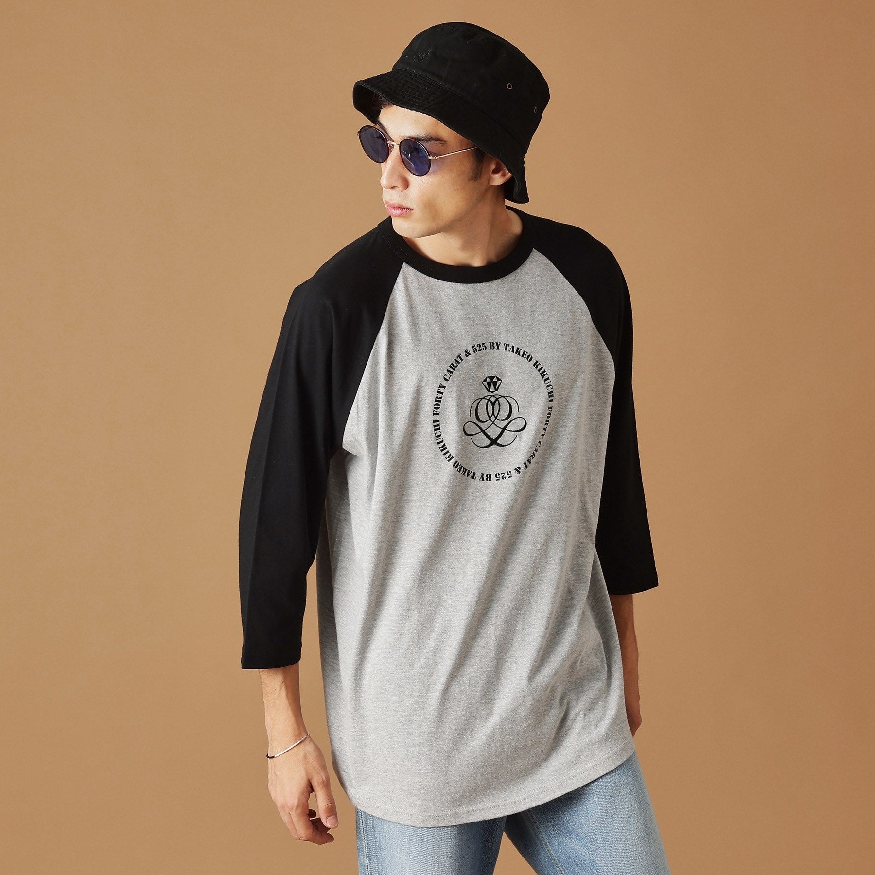 フォーティーカラッツアンドゴーニーゴ 40CARATS&525 【Sサイズ～】アンドマーク7分袖ラグランTシャツ （チャコールグレー(913)） チャコールグレー(913)