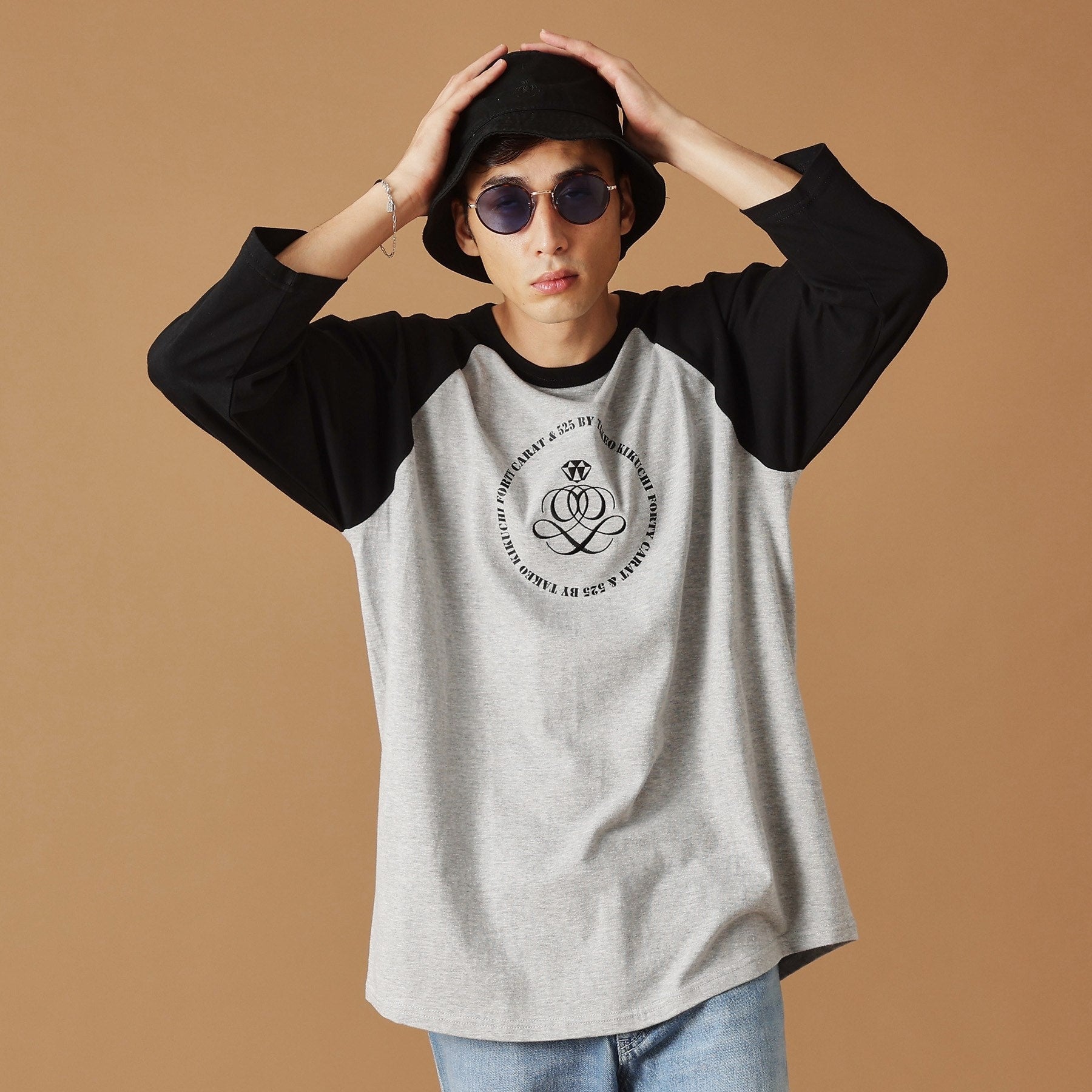 フォーティーカラッツアンドゴーニーゴ 40CARATS&525 【Sサイズ～】アンドマーク7分袖ラグランTシャツ （チャコールグレー(913)） チャコールグレー(913)