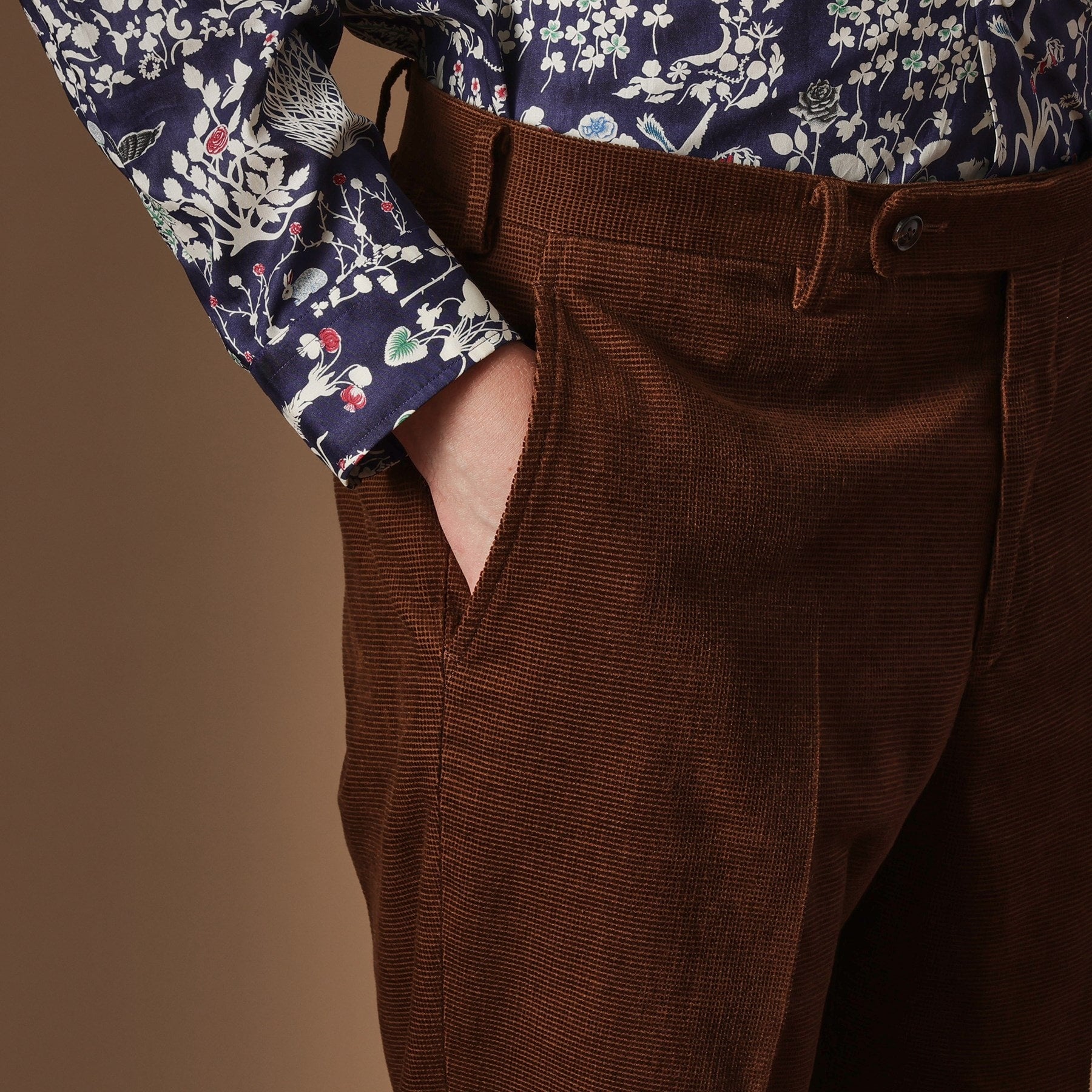 フォーティーカラッツアンドゴーニーゴ 40CARATS&525 【Sサイズ～】ドビーキャラメルコールスラックス （ブラウン(043)） ブラウン(043)